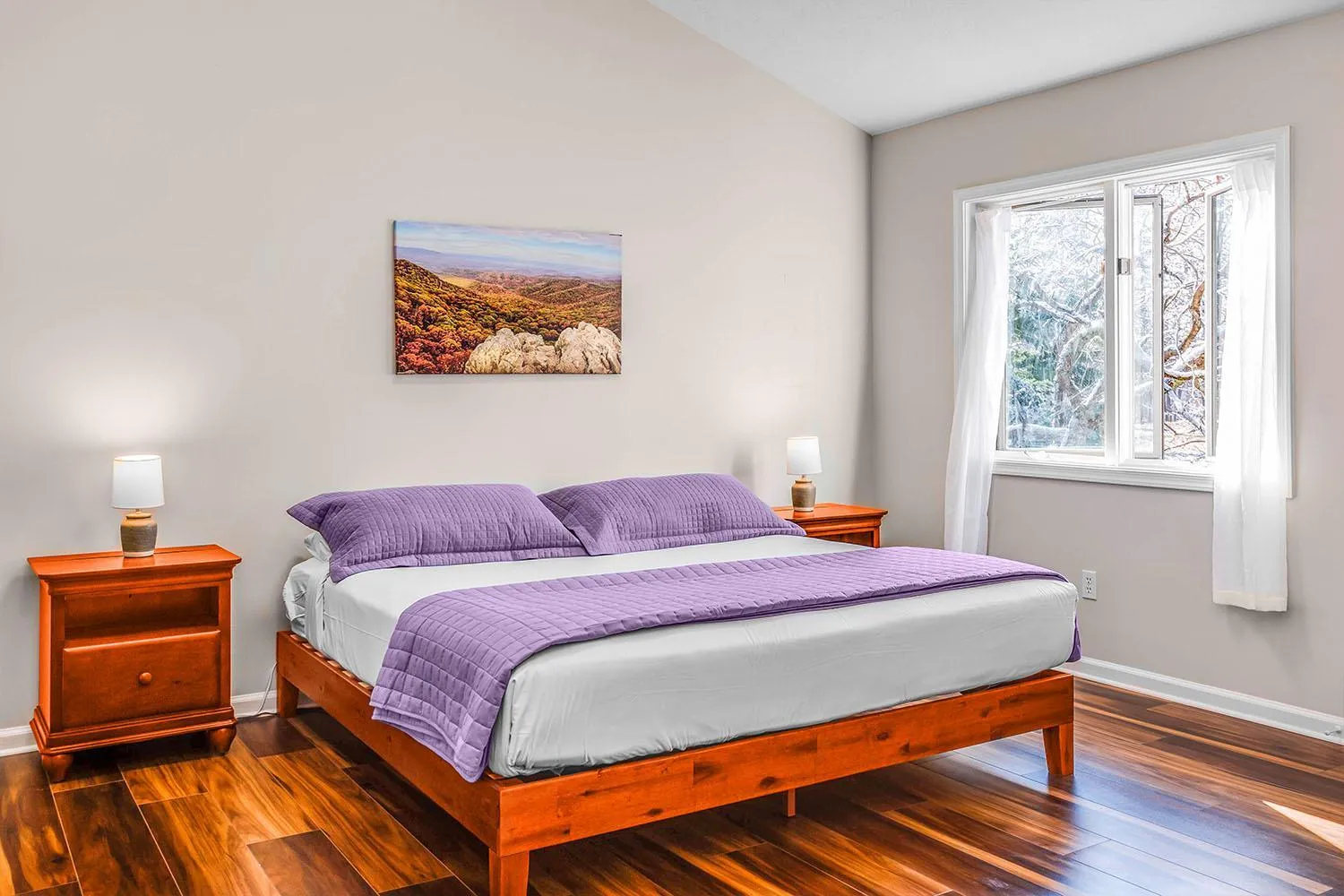 Bed in Love Ridge Mountain Lodging