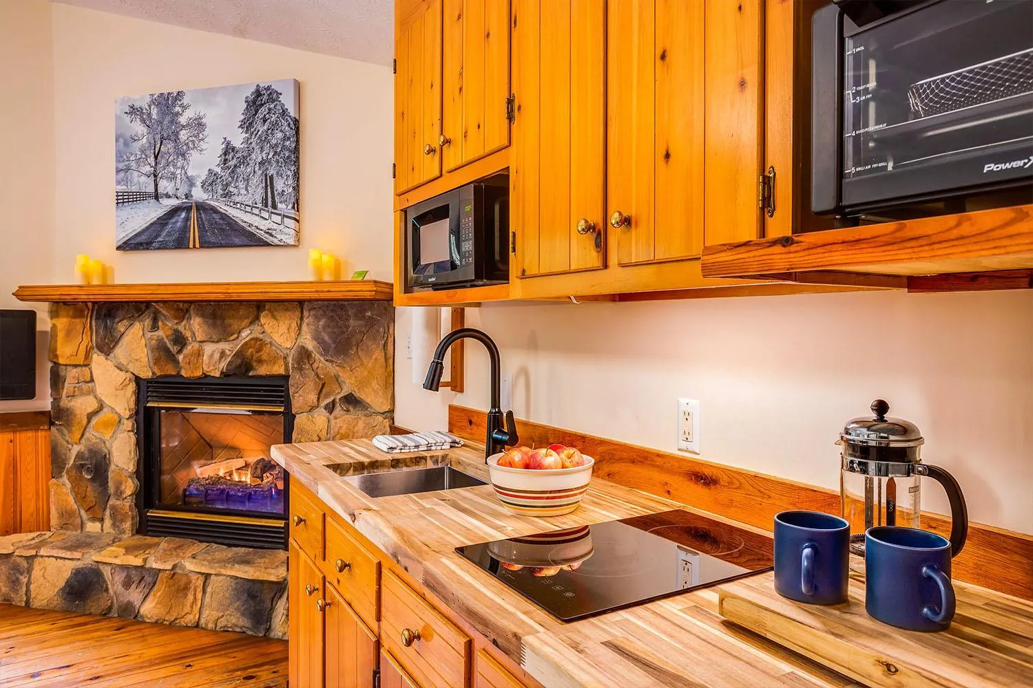 Kitchen or kitchenette in Love Ridge Mountain Lodging