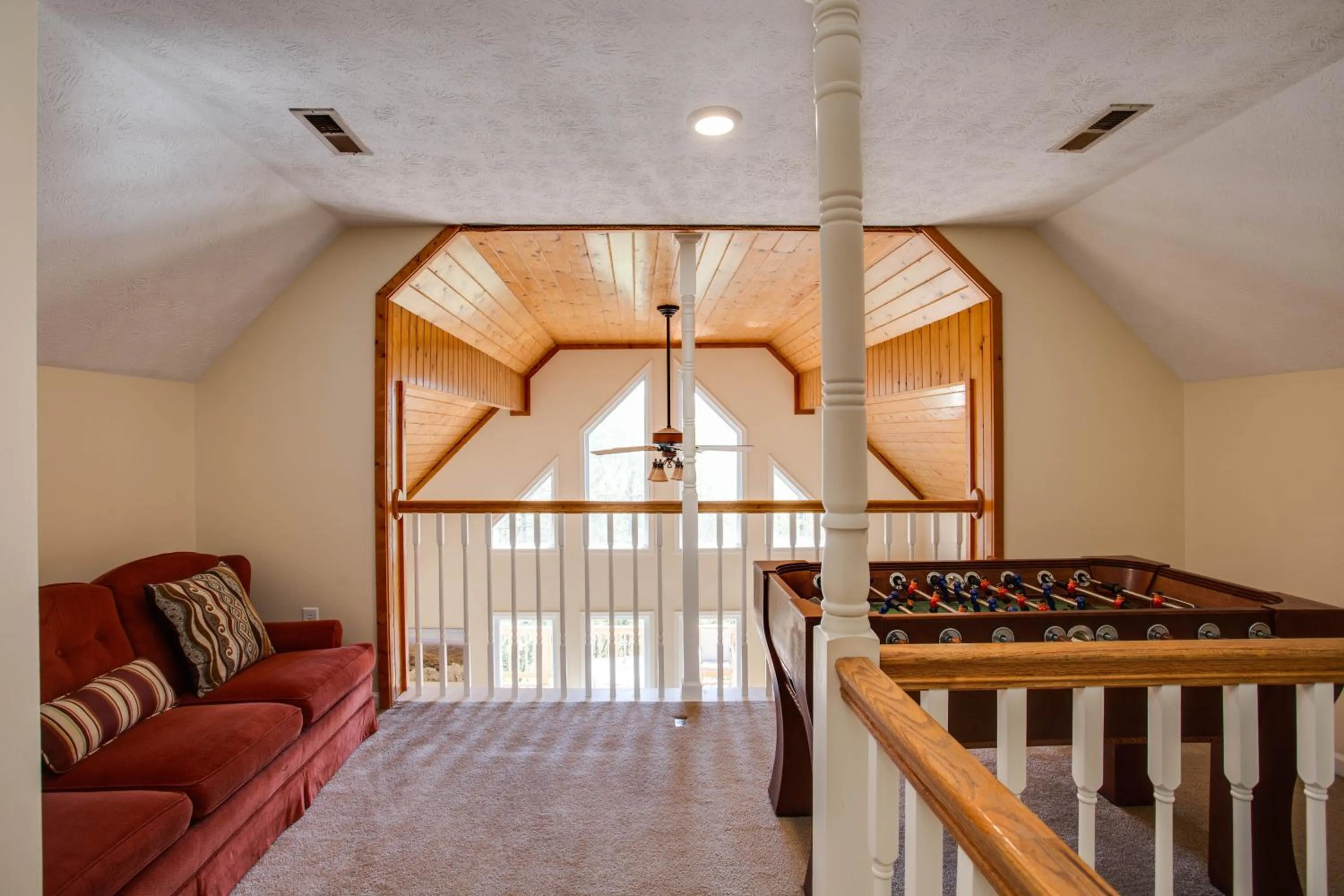 Seating area in Love Ridge Mountain Lodging
