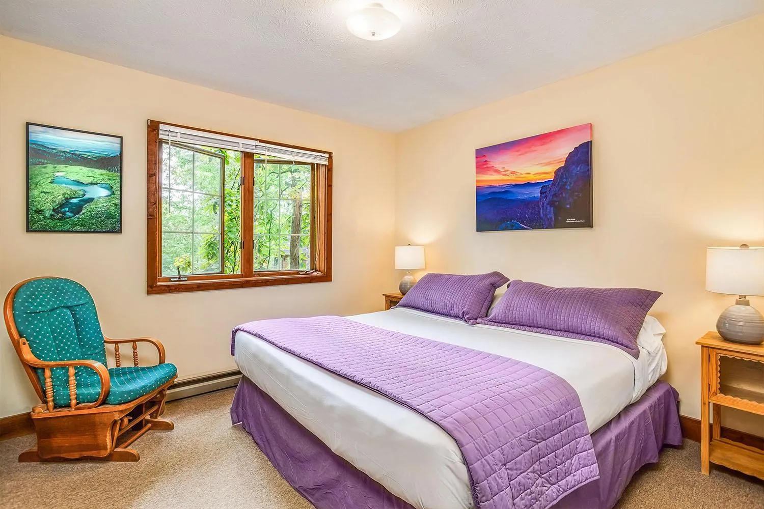 Bed in Love Ridge Mountain Lodging