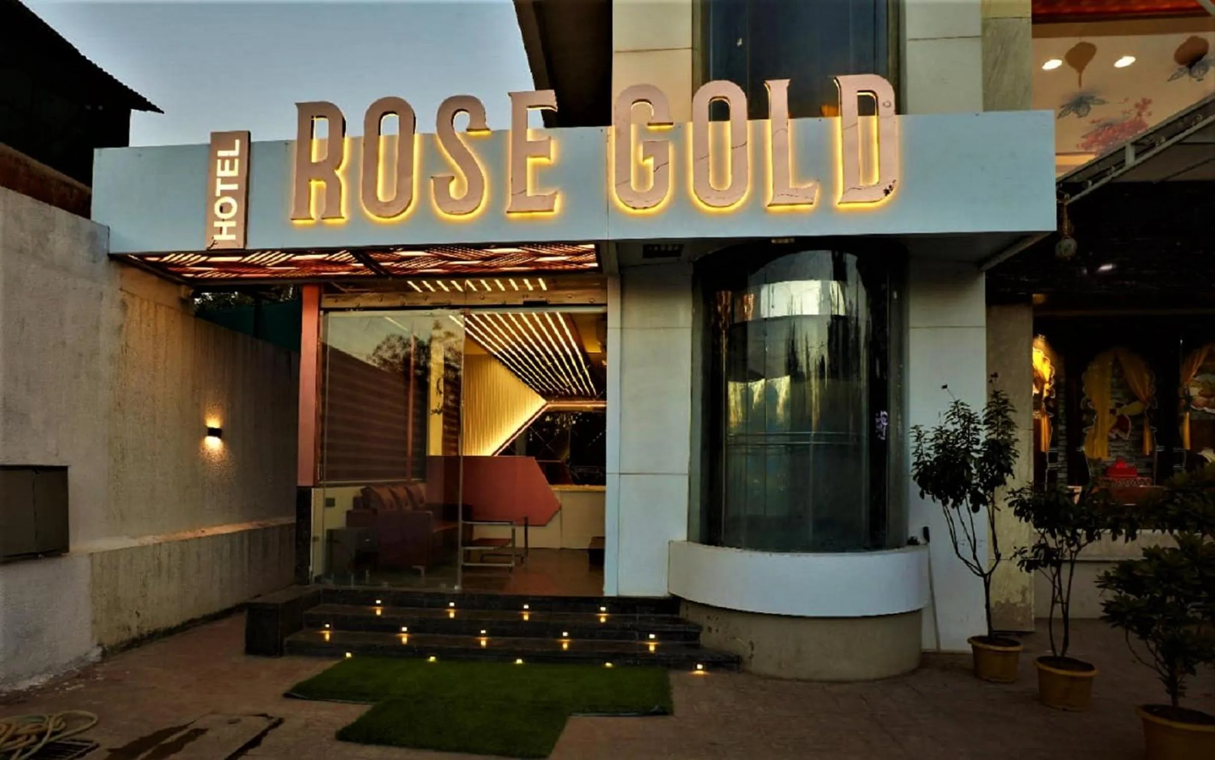 Property building in Hotel Rose Gold