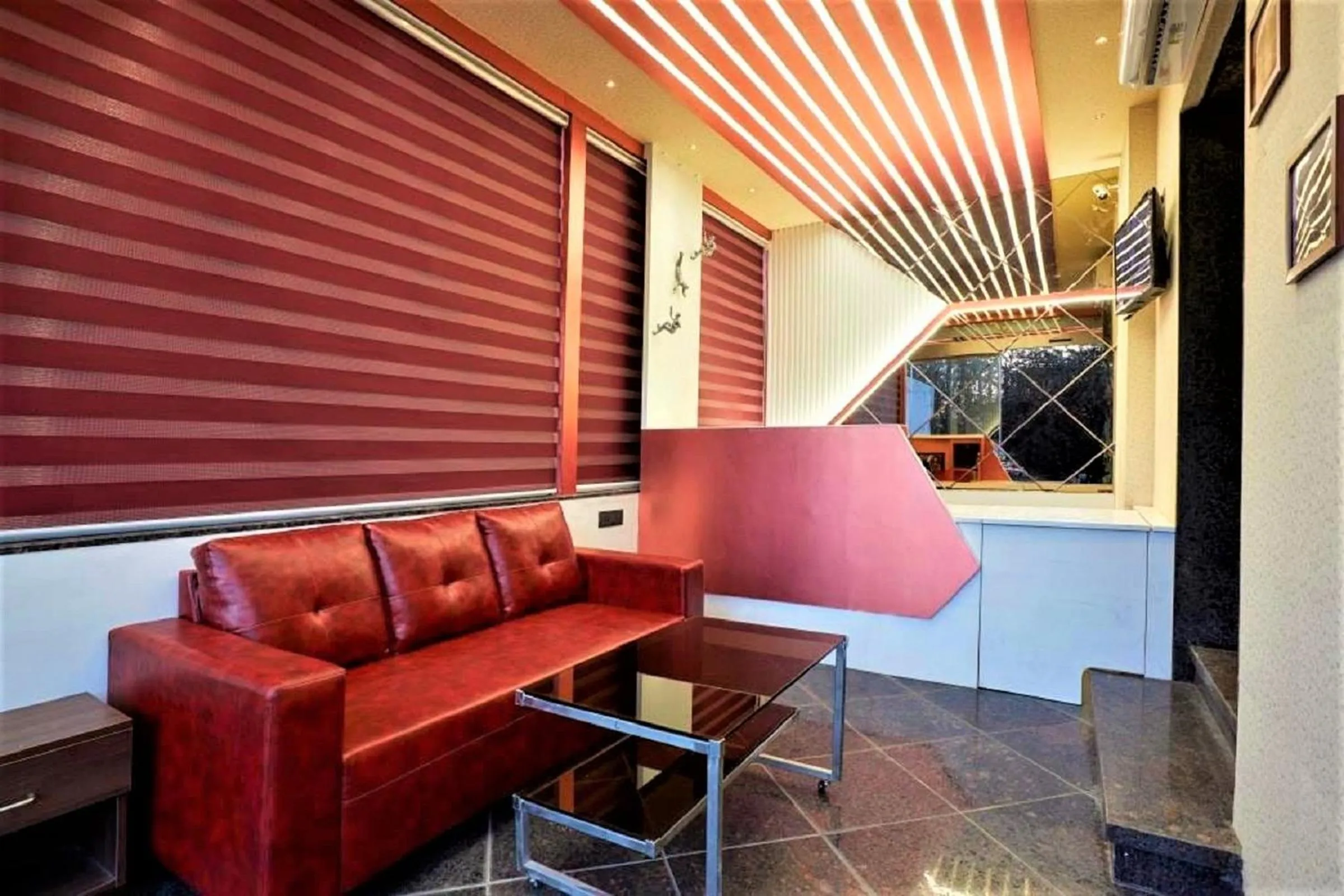 TV and multimedia in Hotel Rose Gold