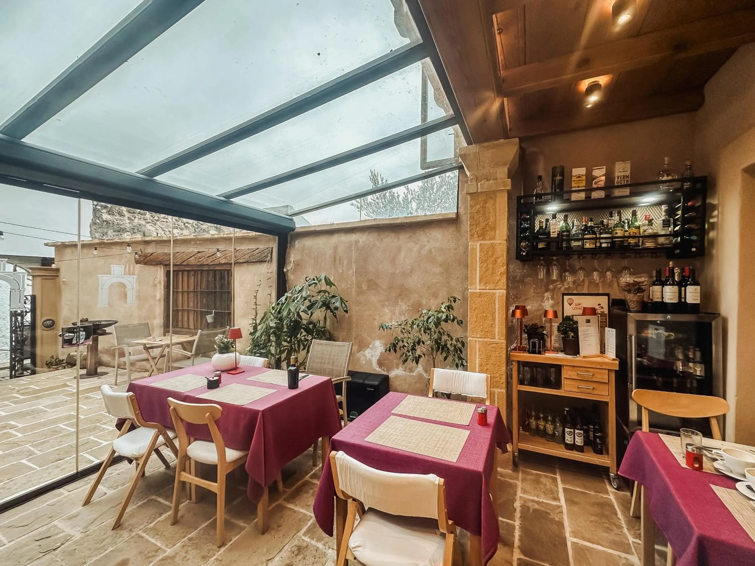 Food and drinks in Hotel Boutique Poeta Jorge Manrique