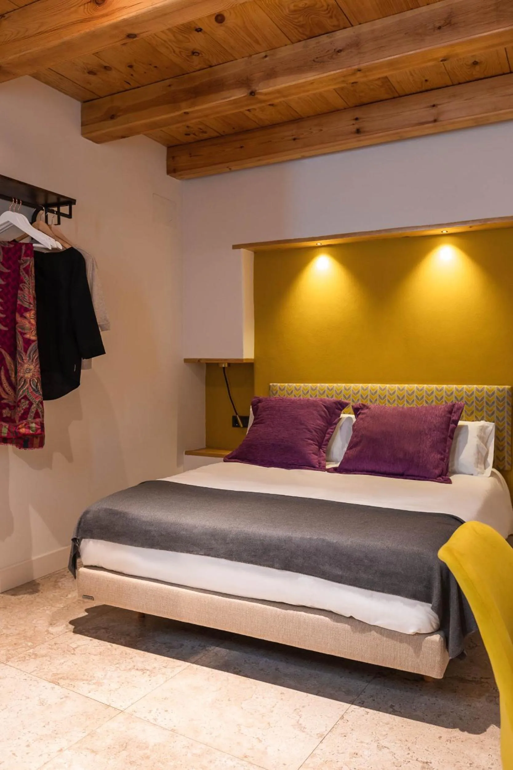 Bedroom, Bed in Hotel Poeta Jorge Manrique