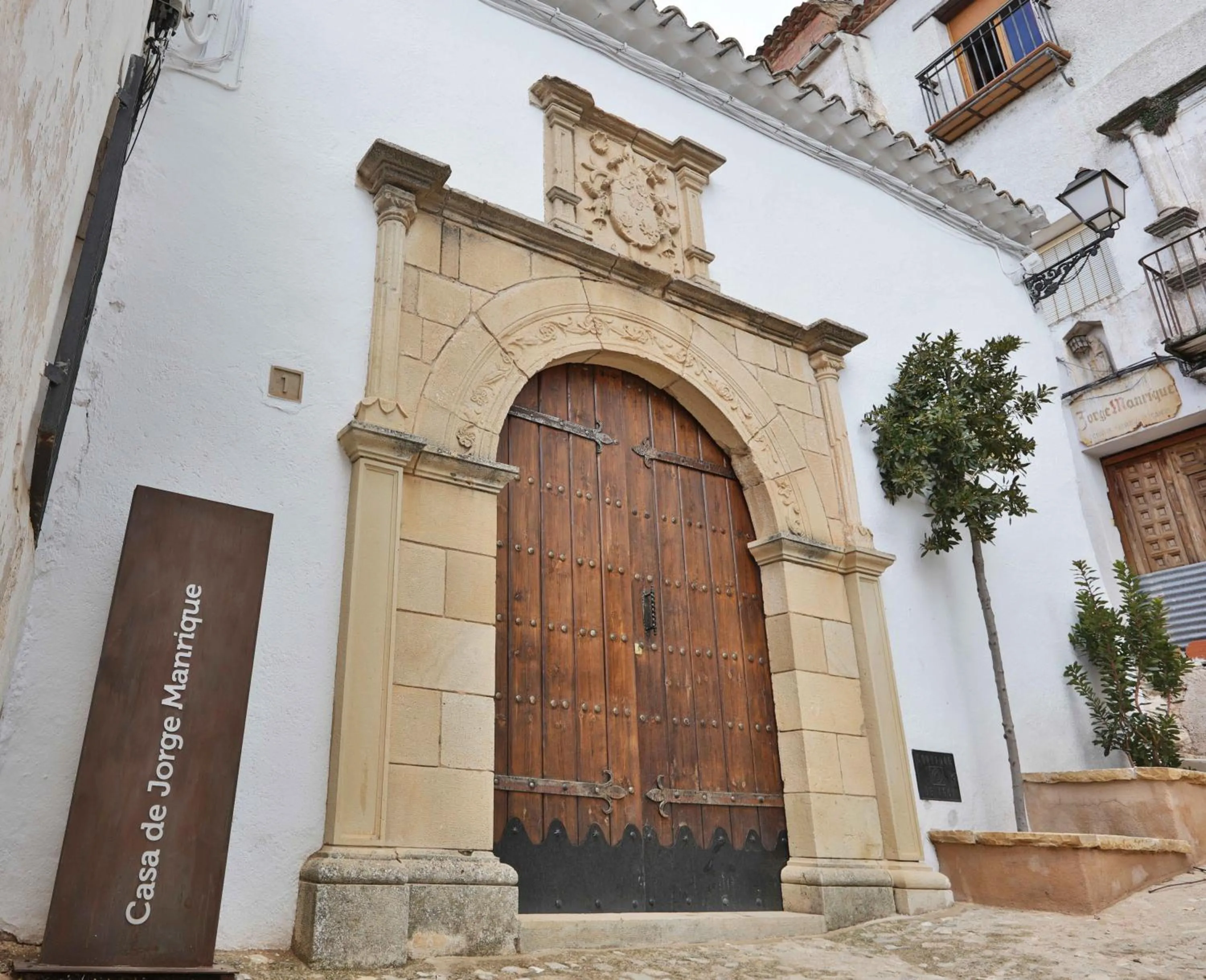 Facade/entrance in Hotel Poeta Jorge Manrique