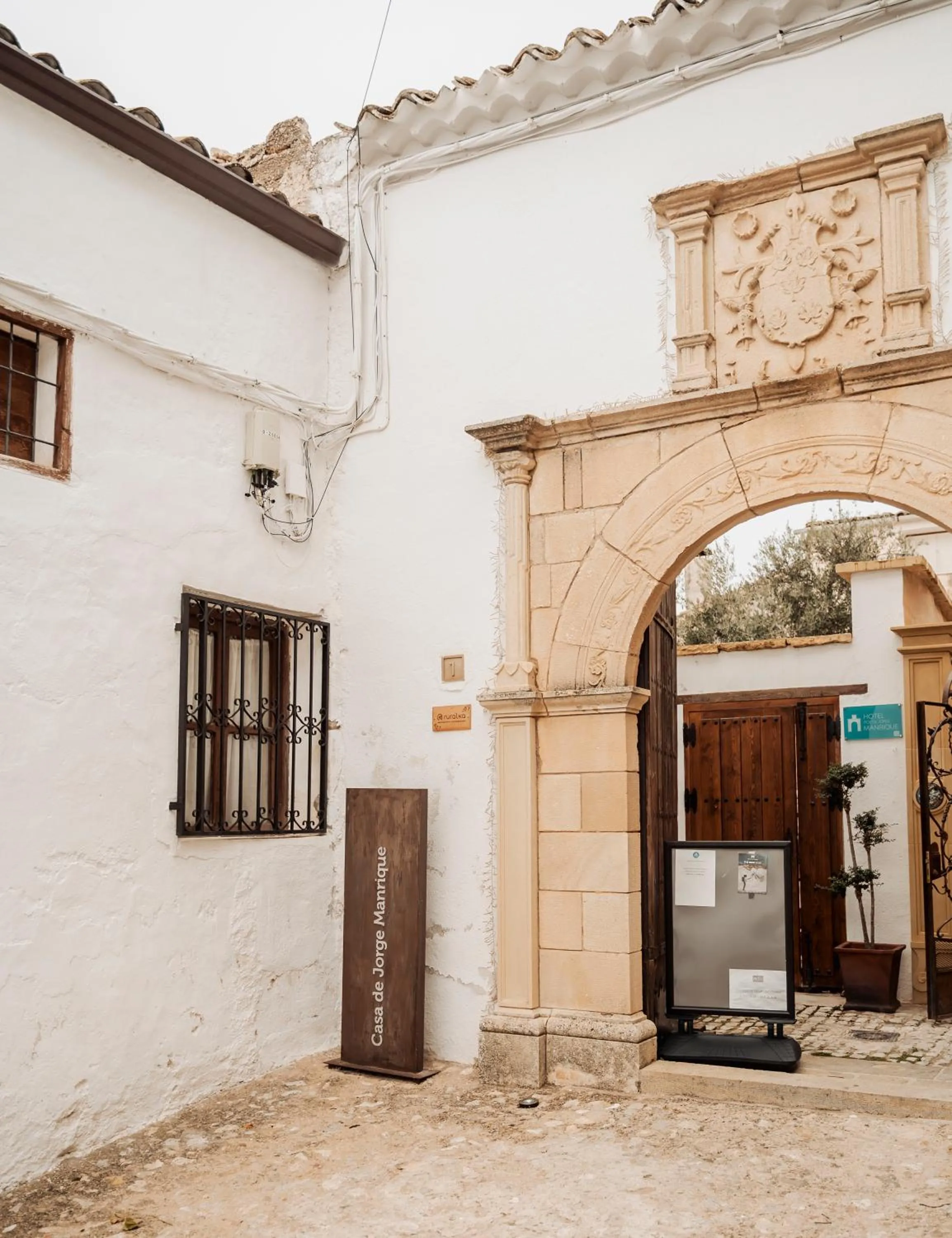 Property building in Hotel Boutique Poeta Jorge Manrique