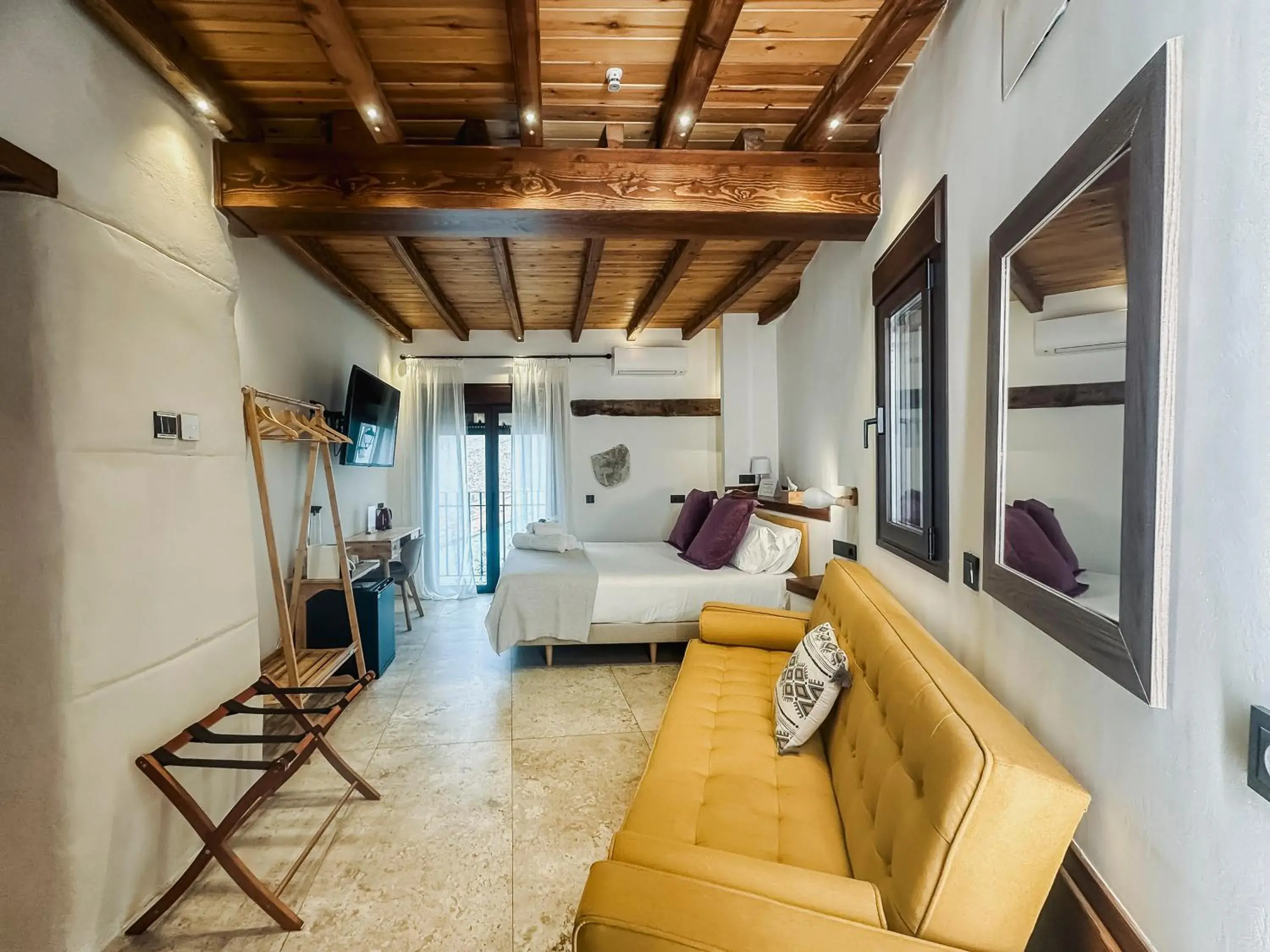 Superior Double Room with Balcony in Hotel Boutique Poeta Jorge Manrique Superior Double Room with Balcony in Hotel Boutique Poeta Jorge Manrique