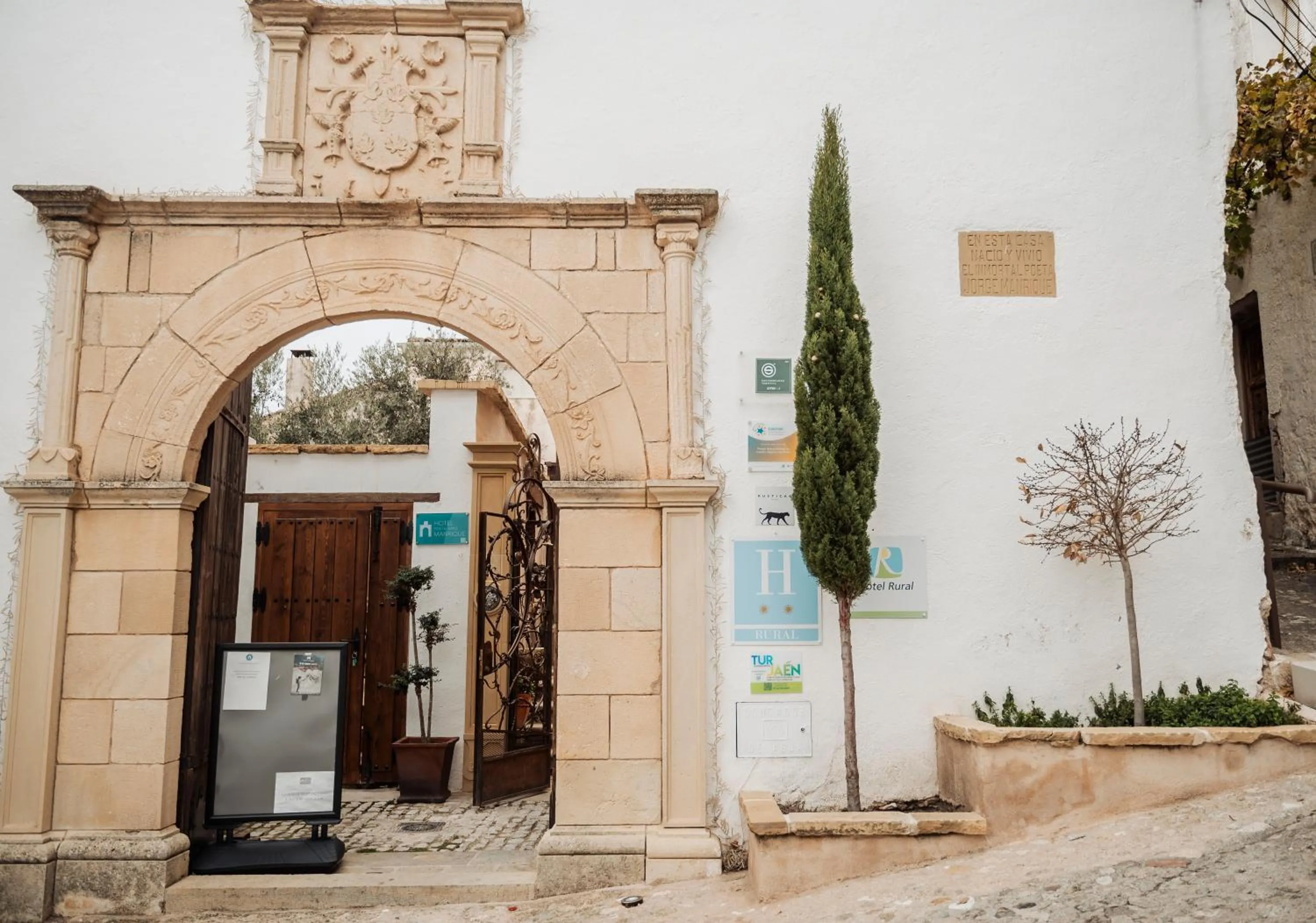 Property building in Hotel Boutique Poeta Jorge Manrique