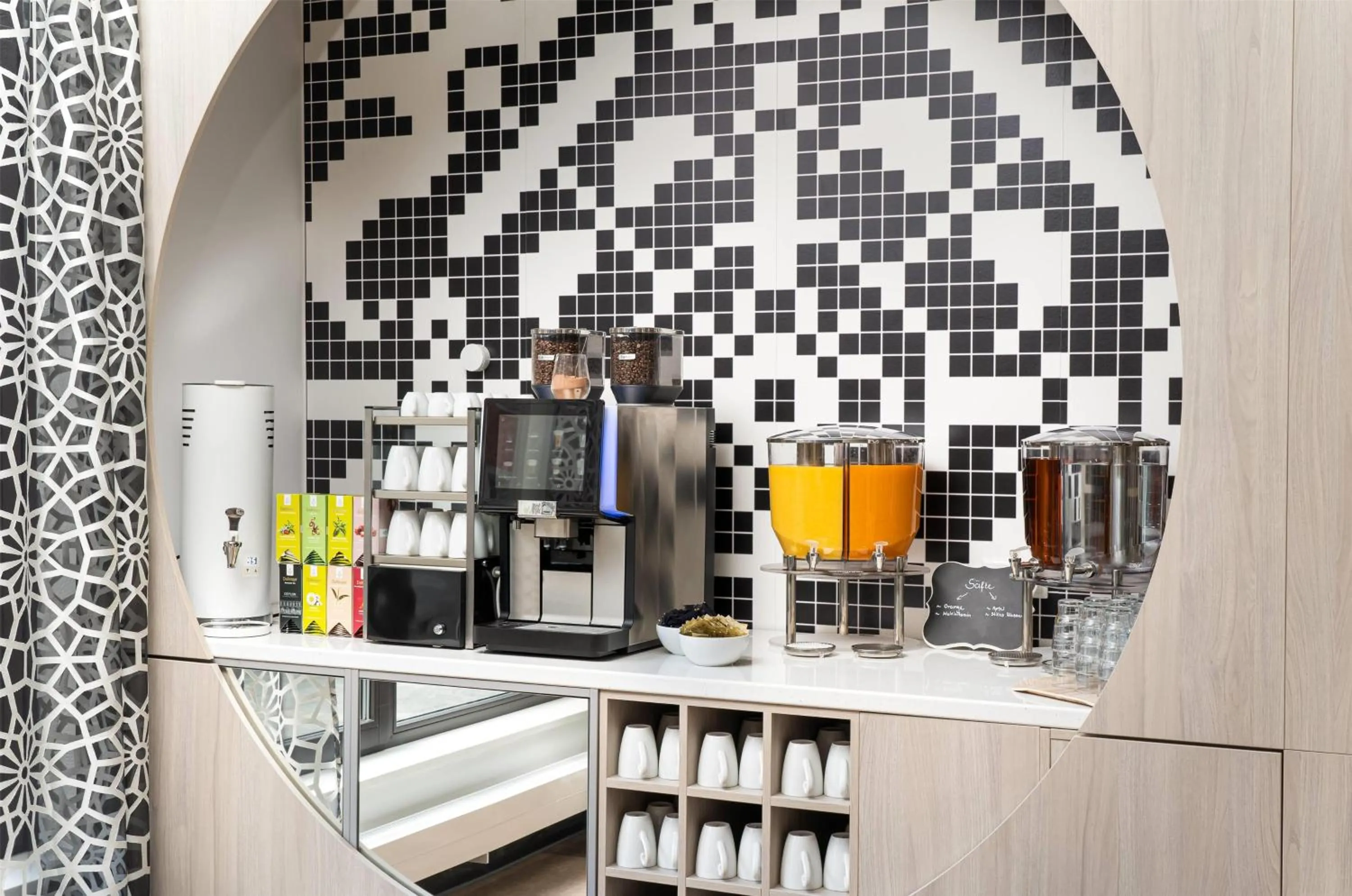 Restaurant/places to eat in elaya hotel regensburg city center, Trademark by Wyndham