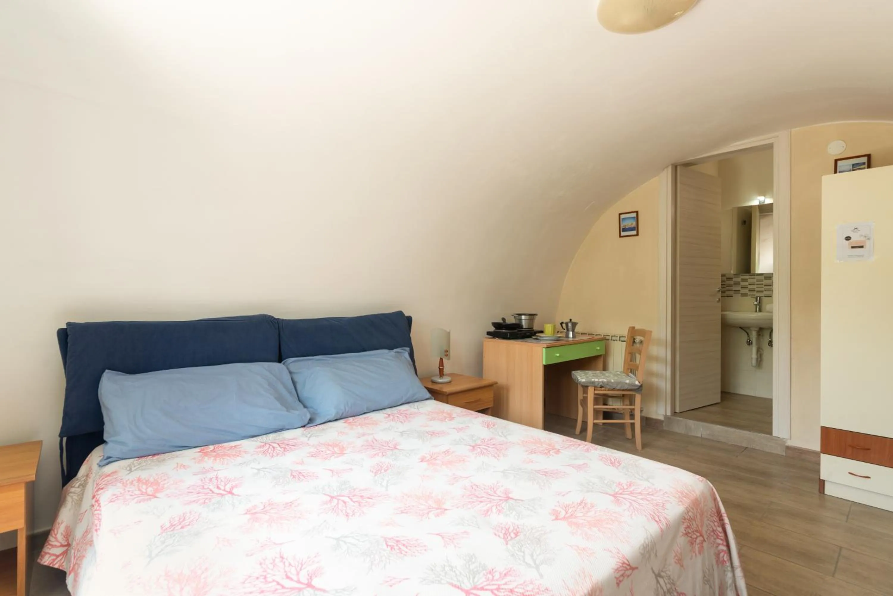 Photo of the whole room, Bed in Villa dei Sogni - Aparthotel Ischia Ponte