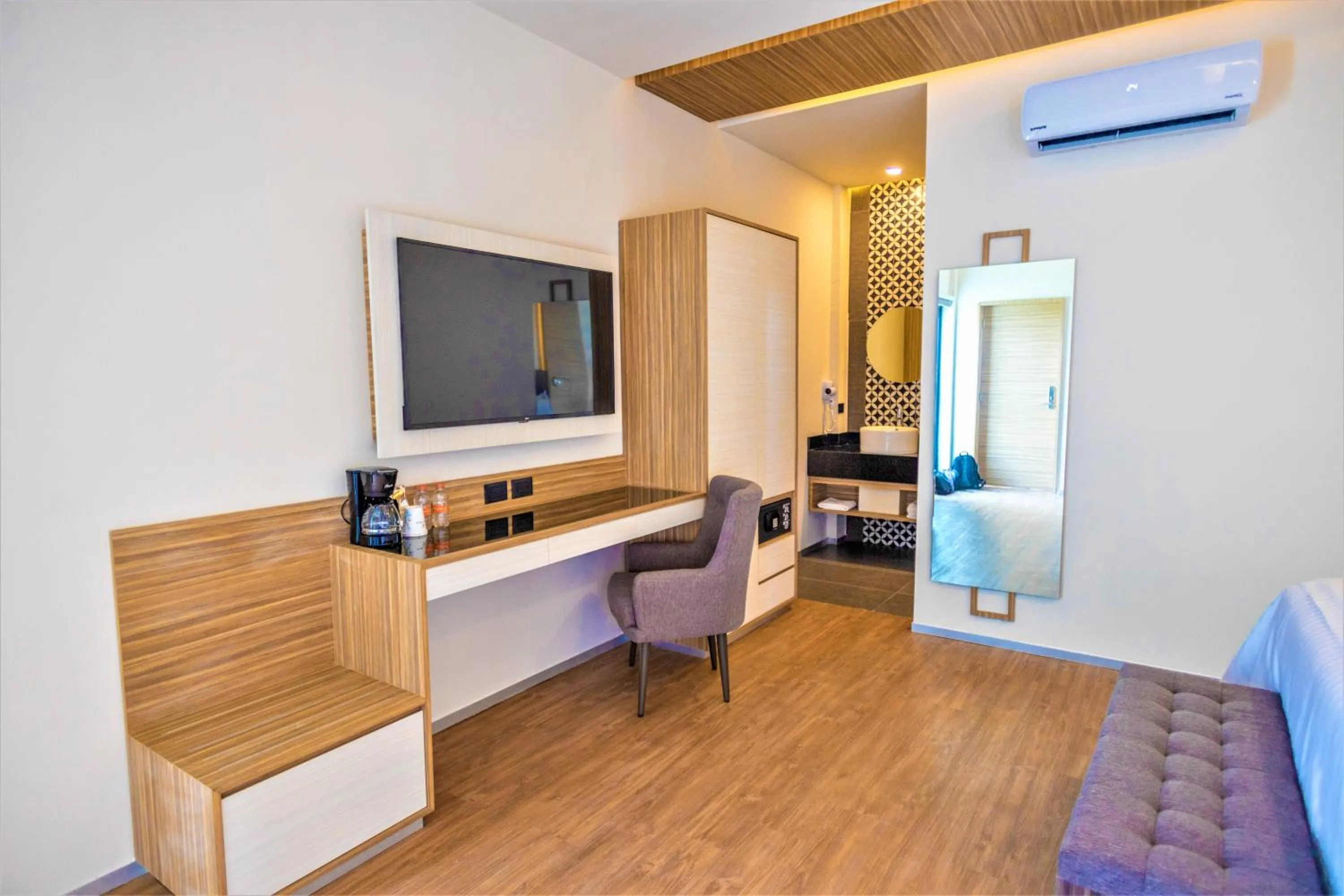 Photo of the whole room, Bed in Hotel Plaza by Kavia