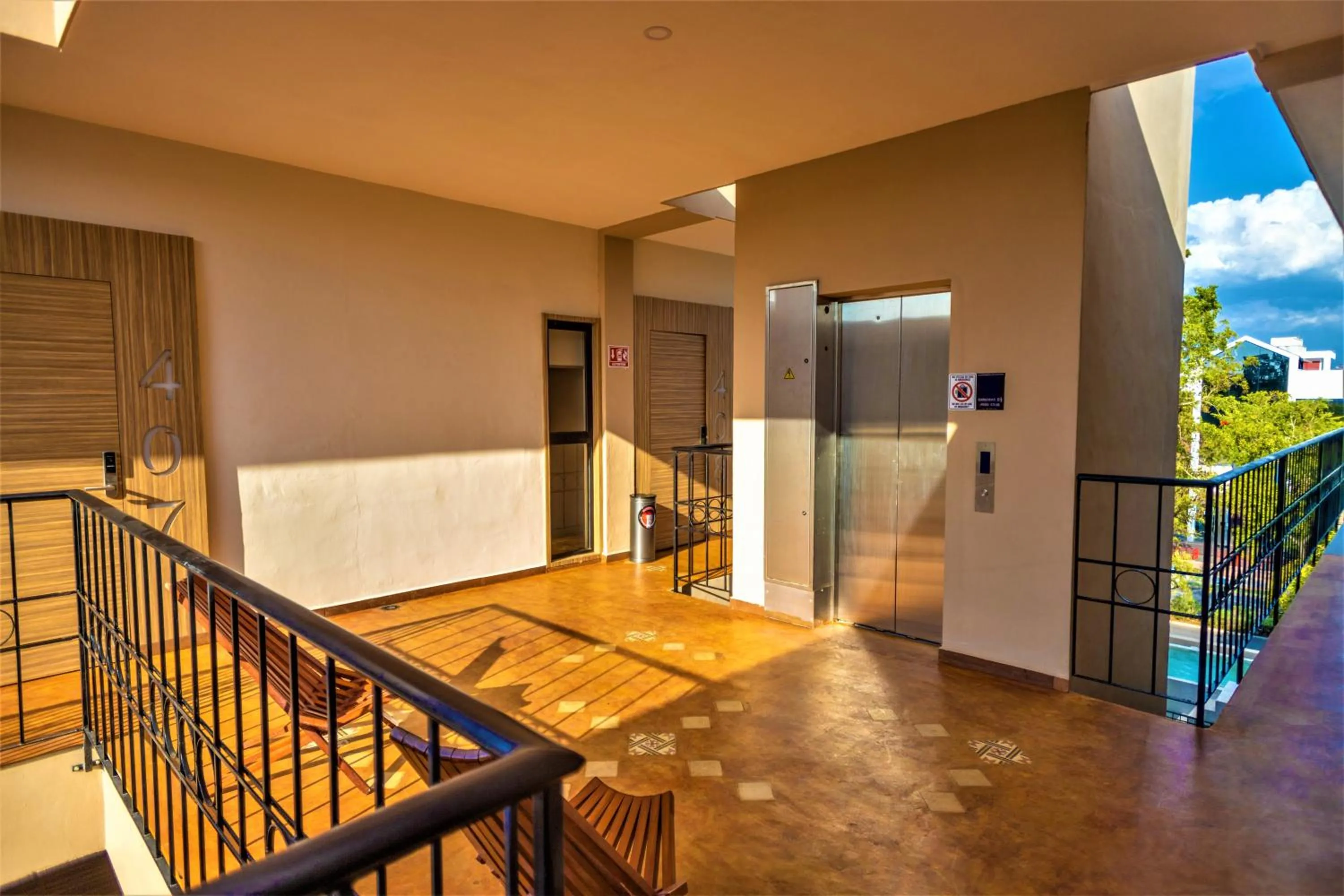 elevator in Hotel Plaza by Kavia