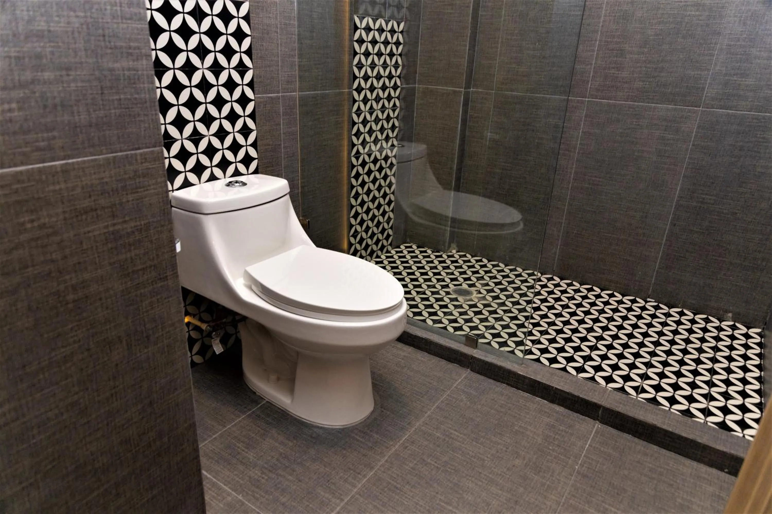 Toilet in Hotel Plaza by Kavia