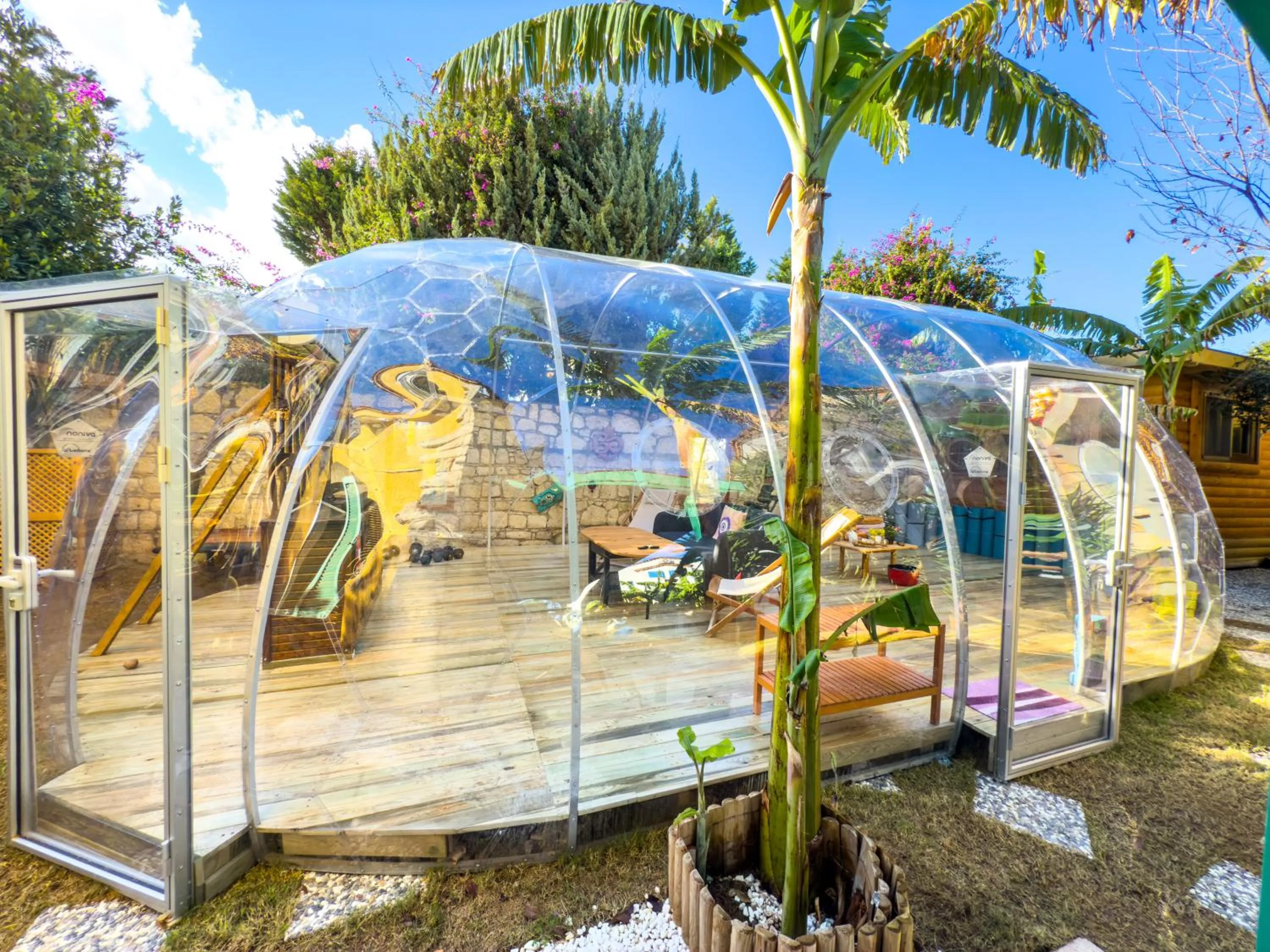 Communal lounge/ TV room in Banana Alaçatı Food & Stay - Adults Only