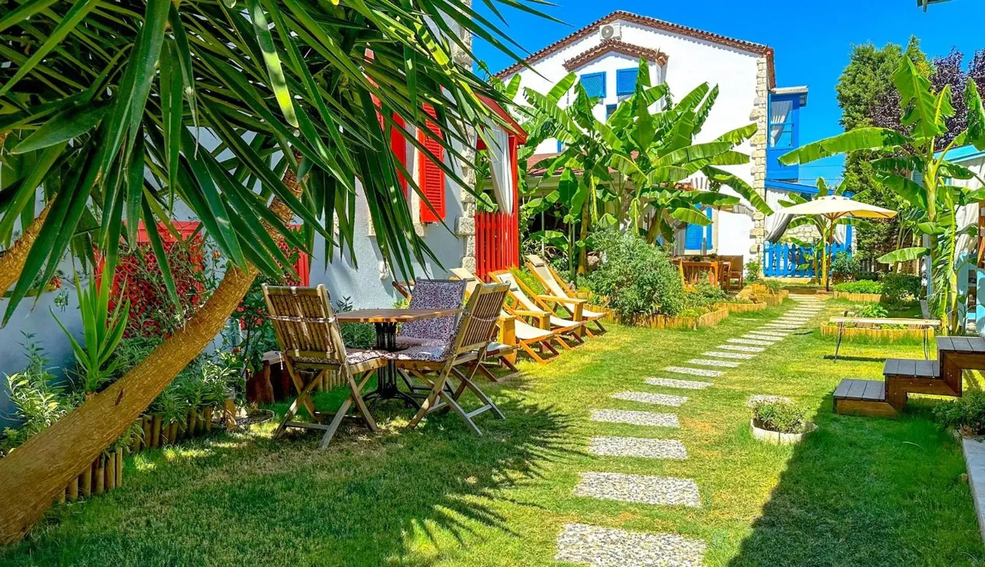 Garden view in Banana Alaçatı Food & Stay - Adults Only Garden view in Banana Alaçatı Food & Stay - Adults Only