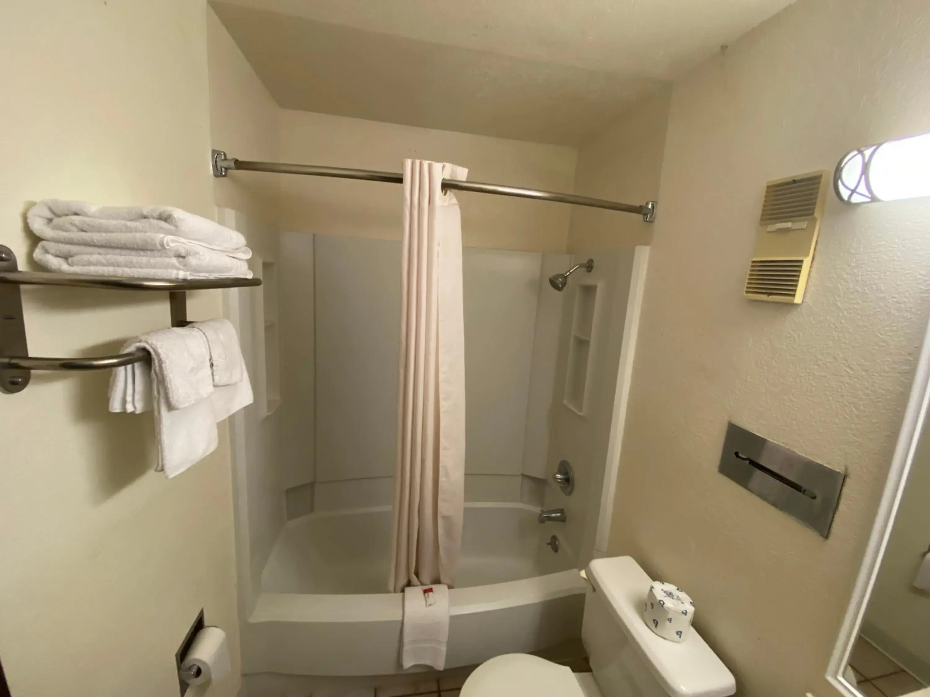 Bathroom in Simple Rewards Inn Bathroom in Simple Rewards Inn