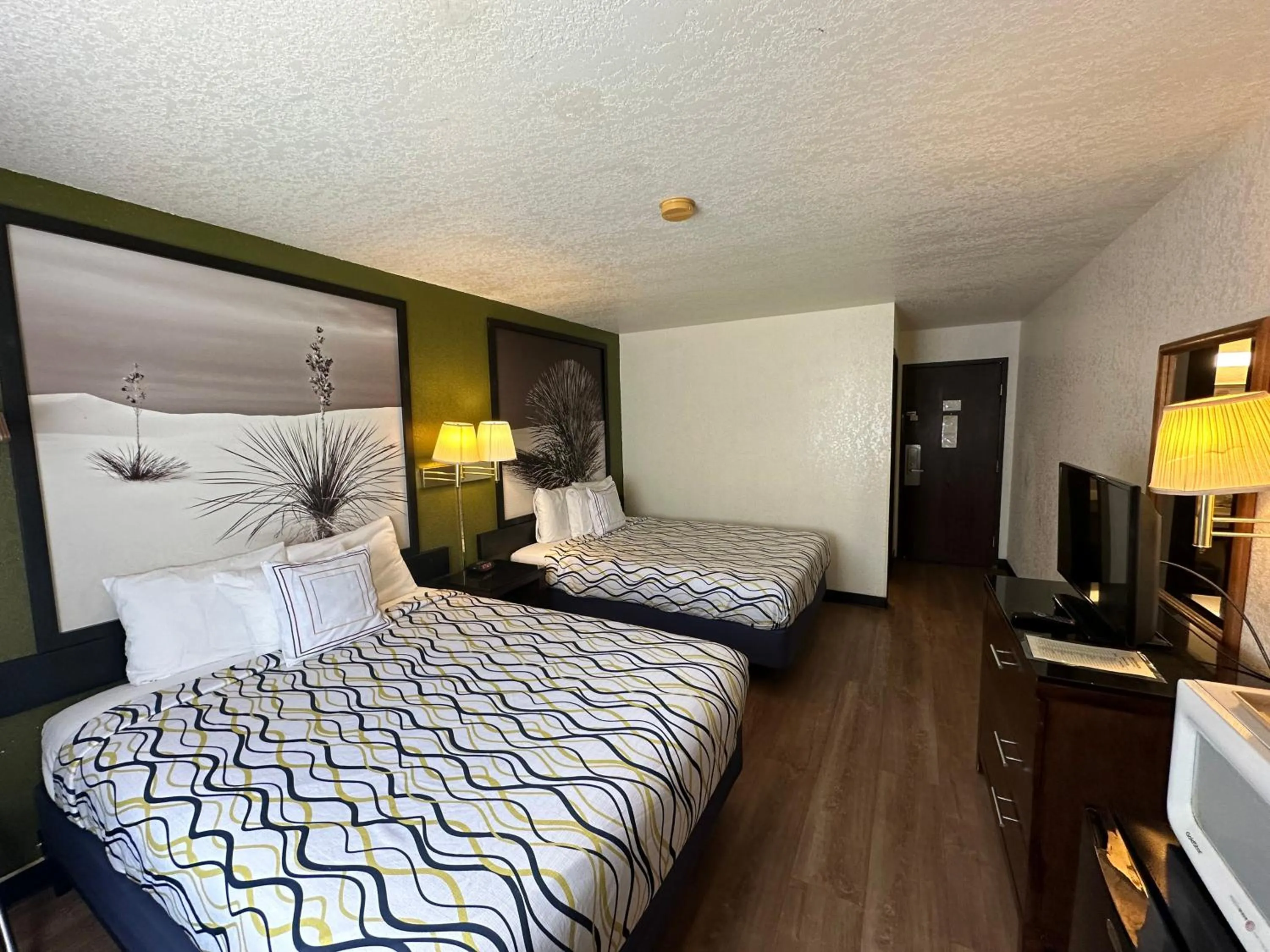 Bed in Simple Rewards Inn