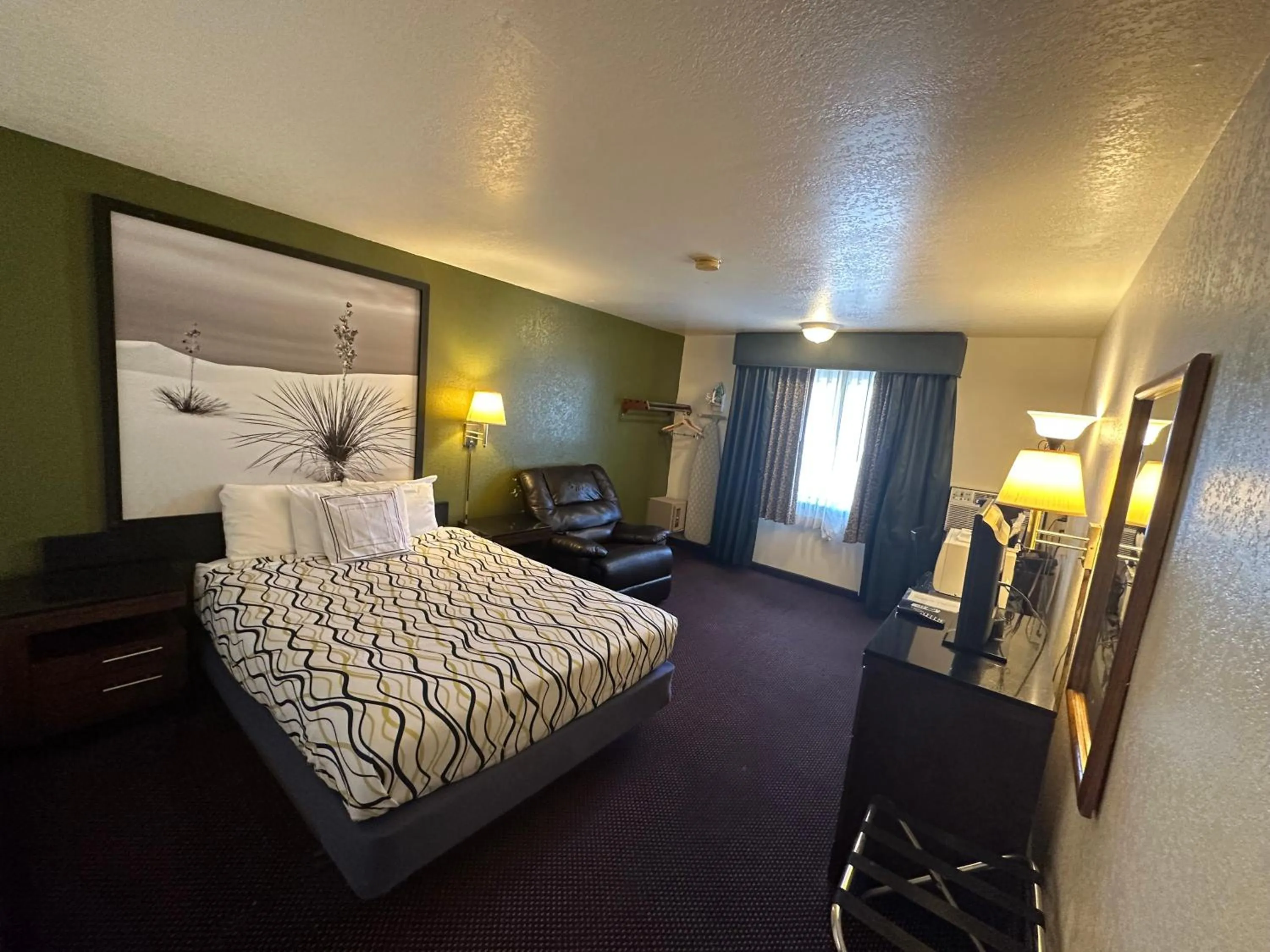 Photo of the whole room, Bed in Simple Rewards Inn
