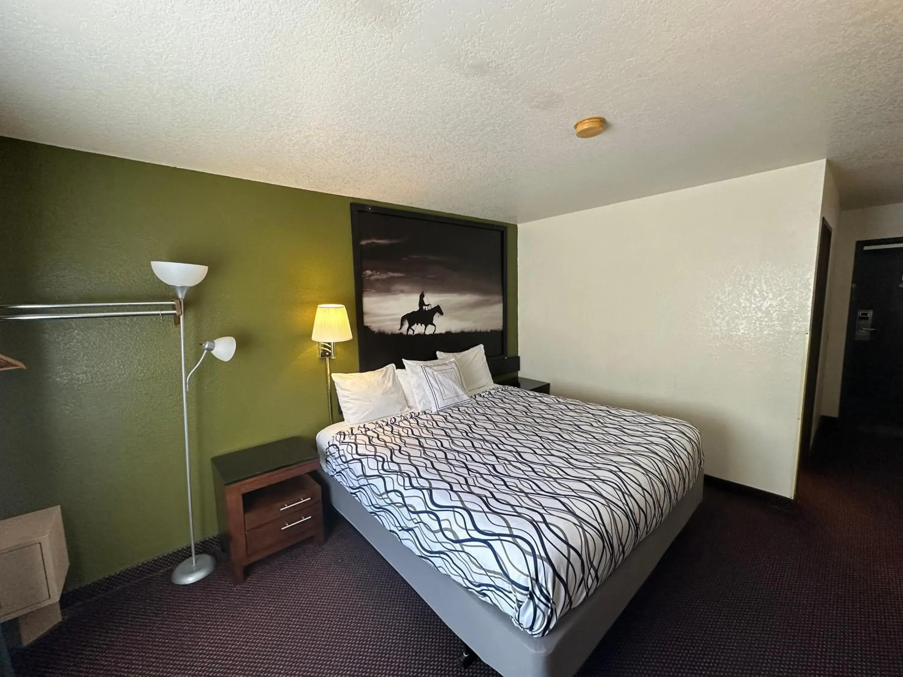 King Room in Simple Rewards Inn King Room in Simple Rewards Inn