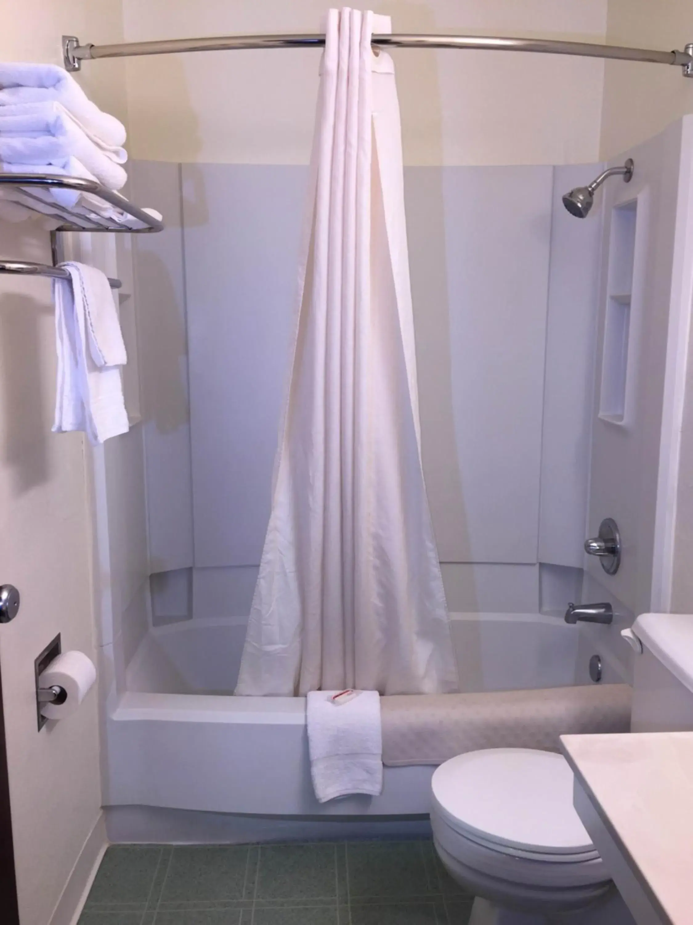 Bathroom in Simple Rewards Inn Bathroom in Simple Rewards Inn