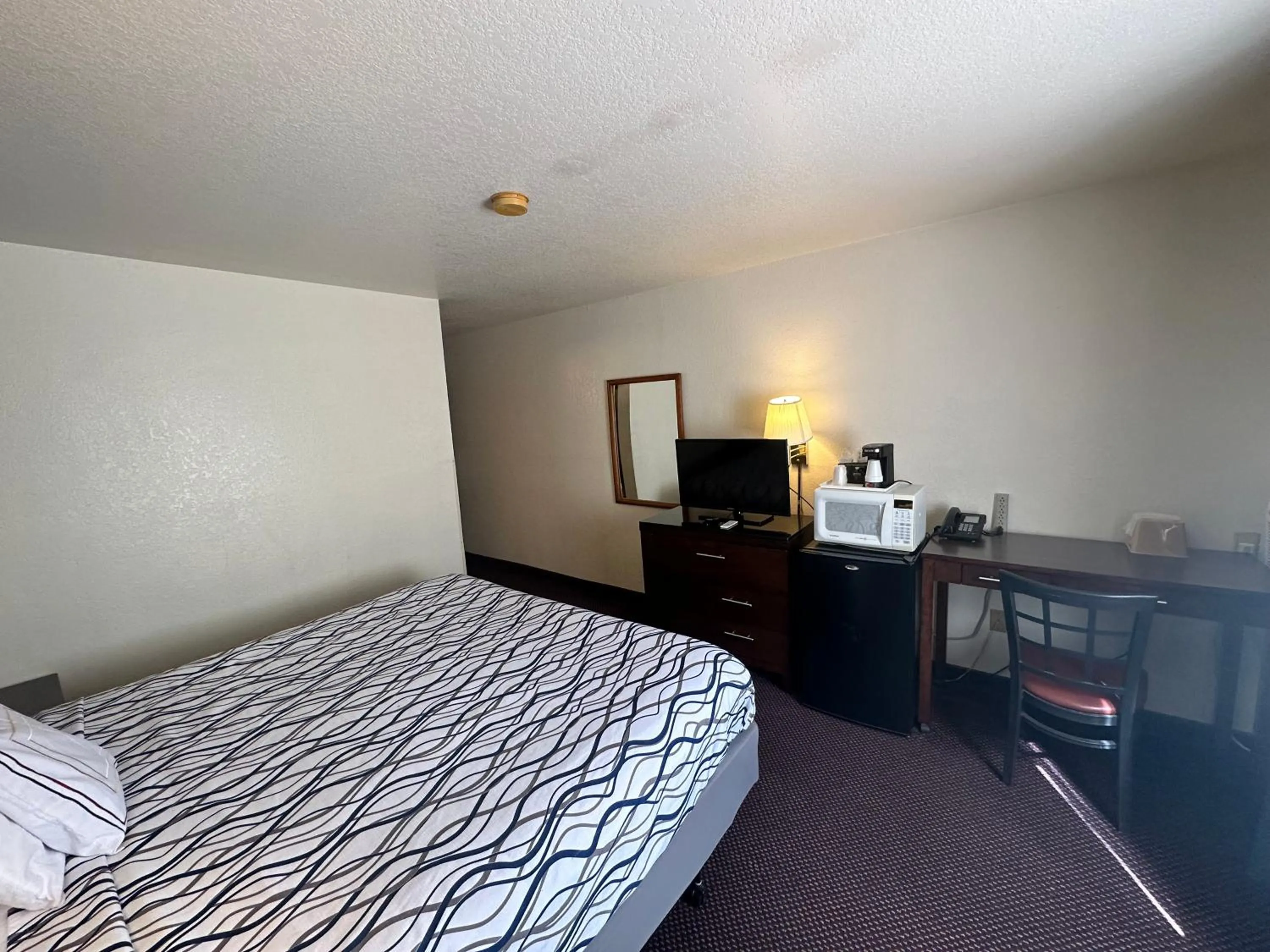 Bed in Simple Rewards Inn