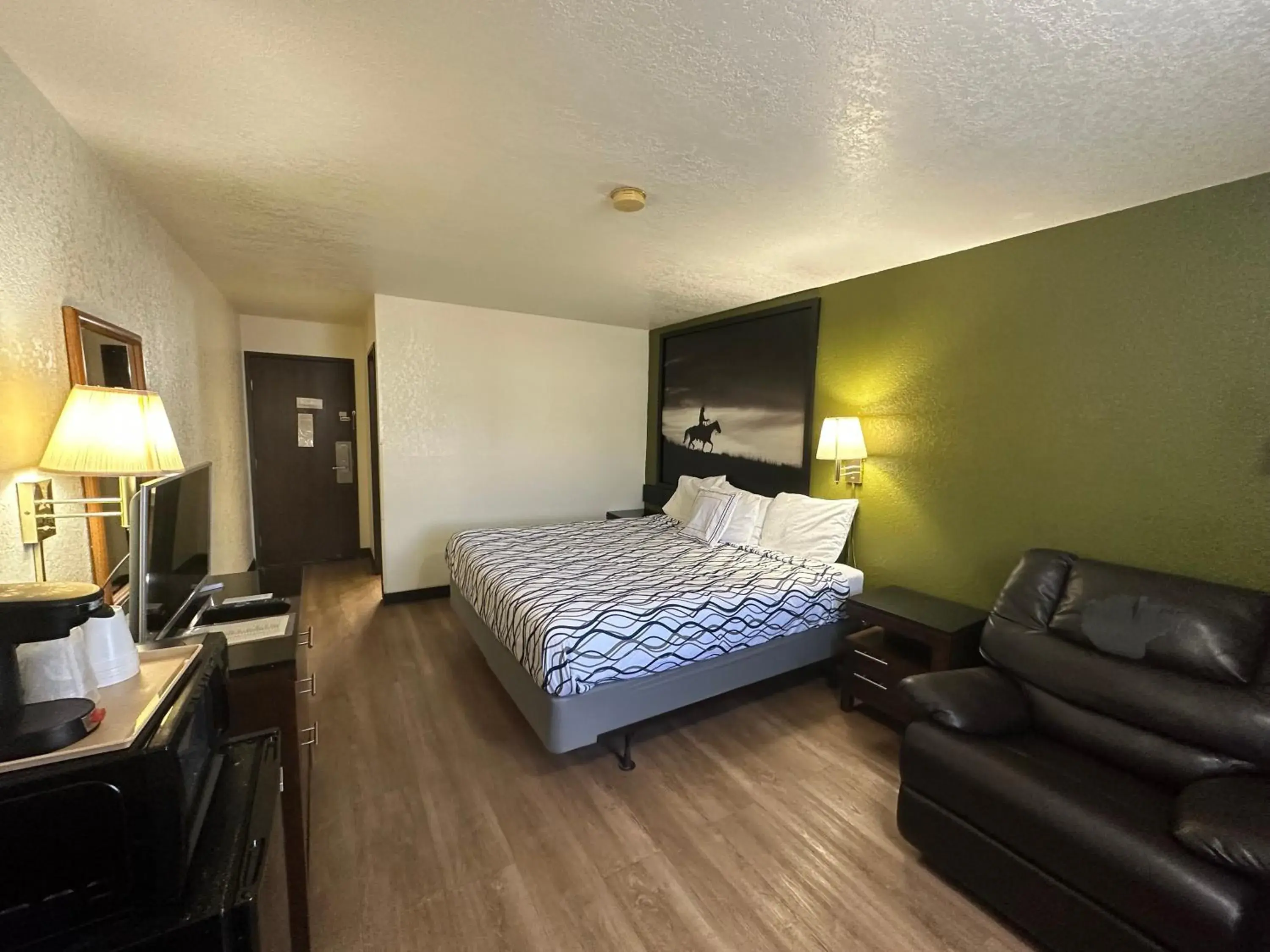 Bed in Simple Rewards Inn Bed in Simple Rewards Inn