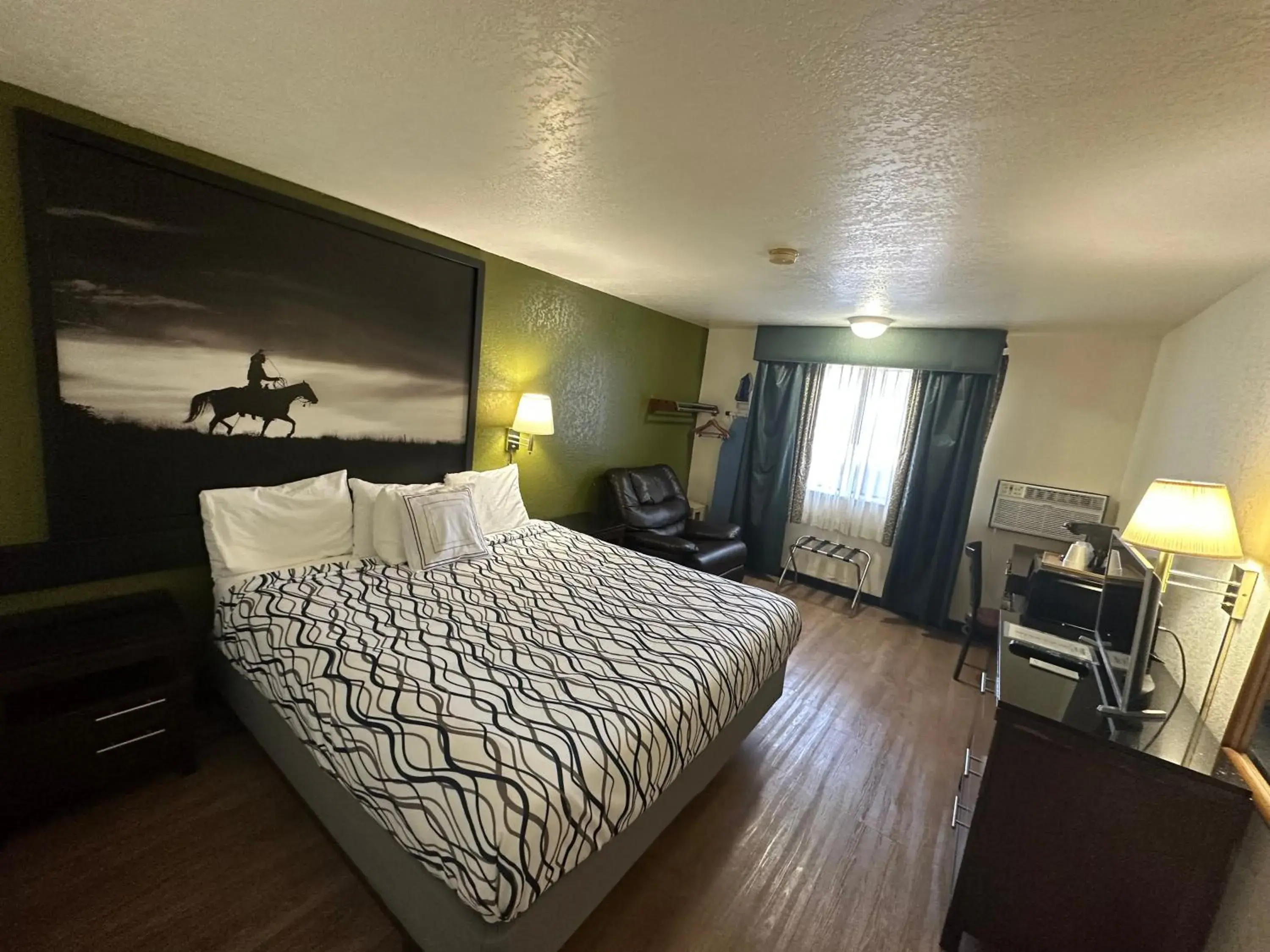 Bed in Simple Rewards Inn Bed in Simple Rewards Inn