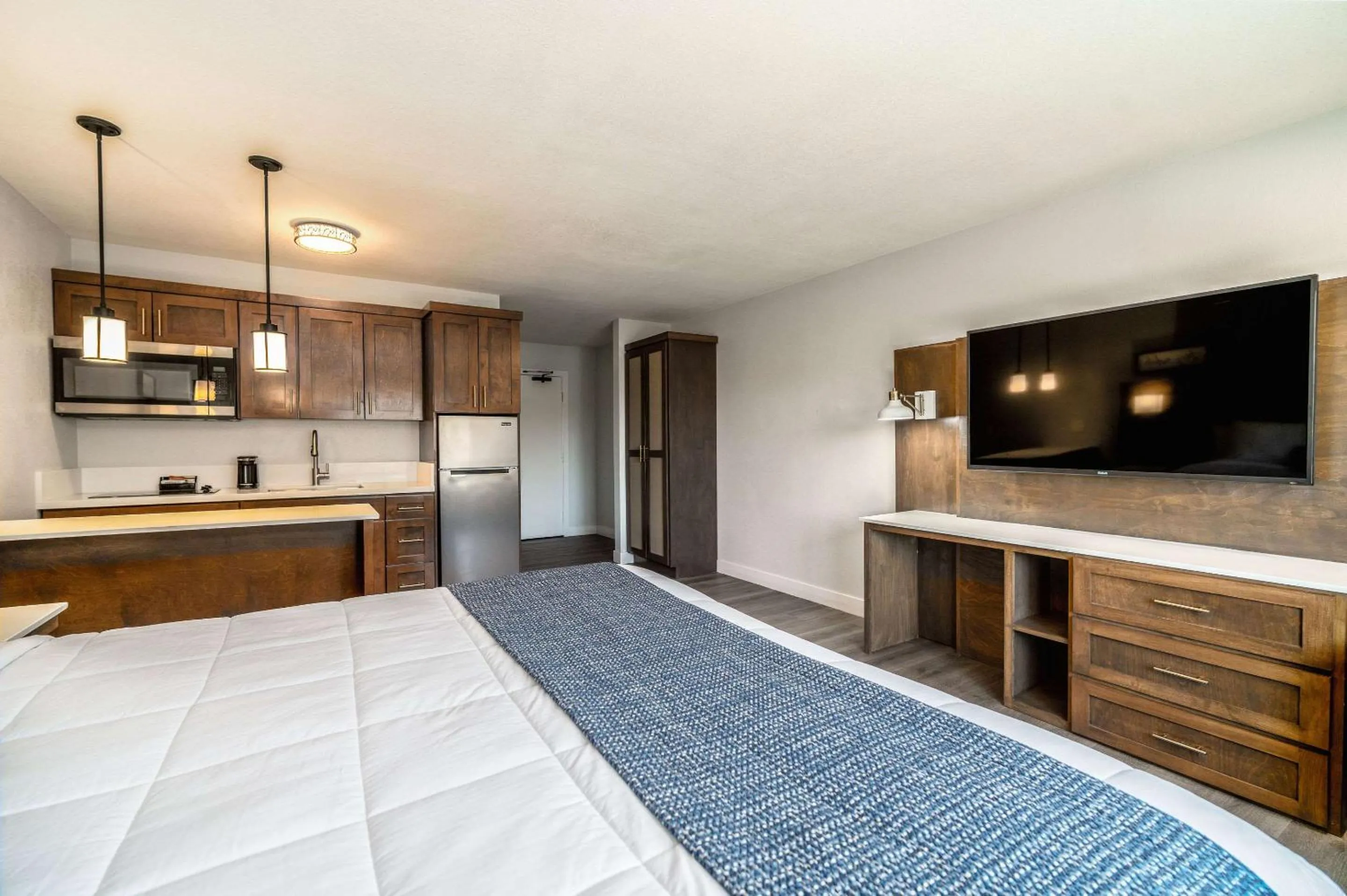 Bedroom in MainStay Suites Moreno Valley Near March Air Reserve Base