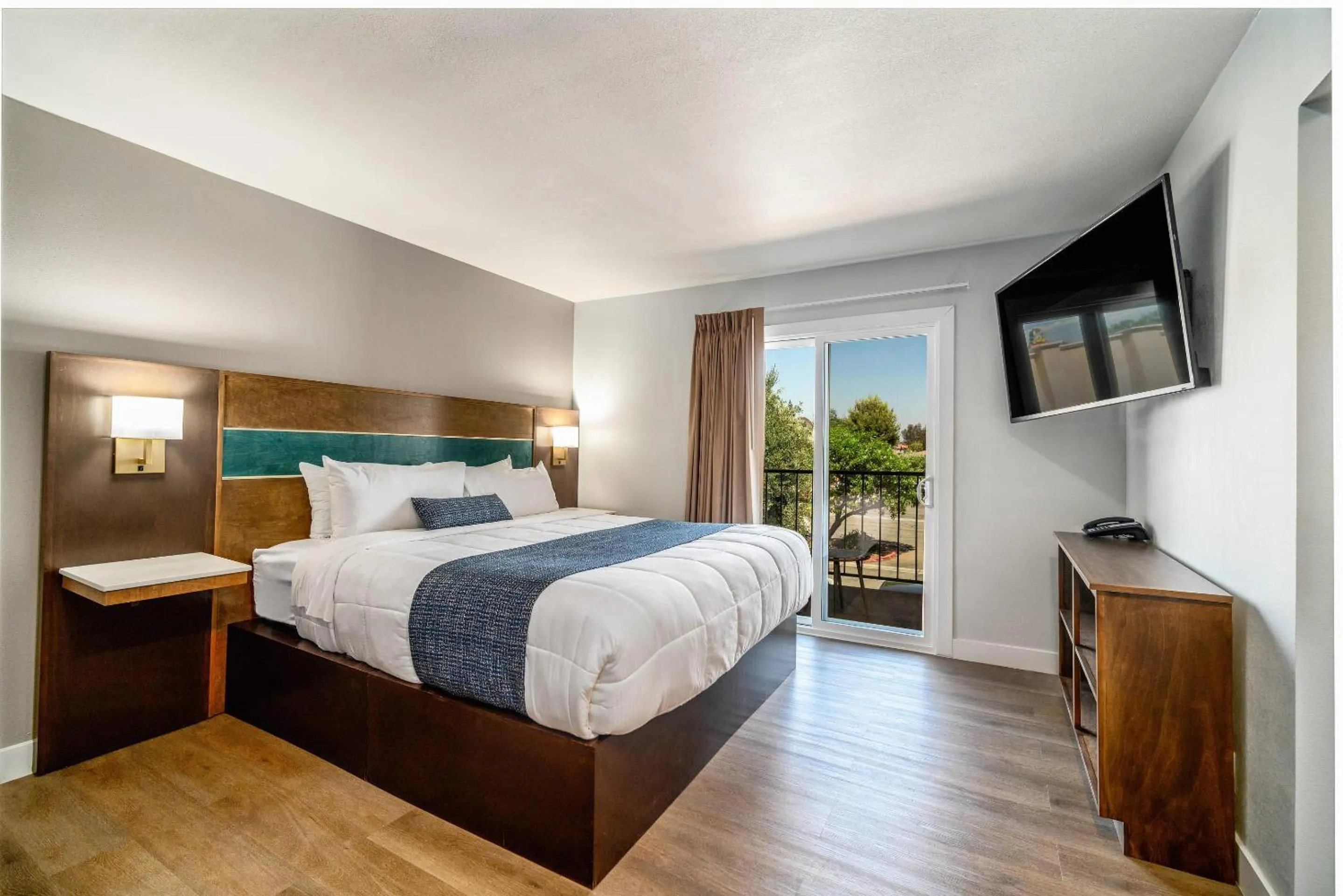 Bedroom, Bed in MainStay Suites Moreno Valley Near March Air Reserve Base