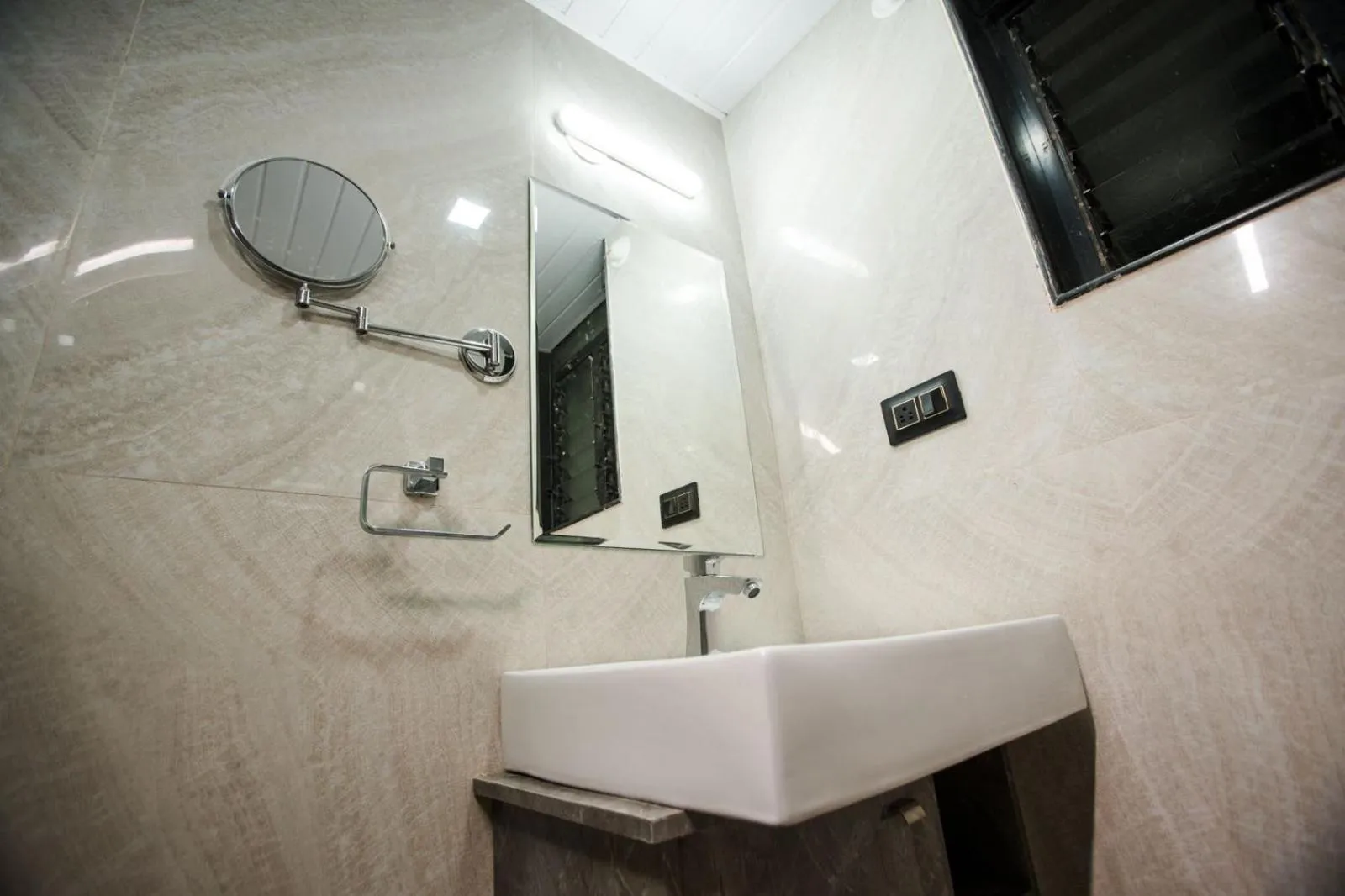 Bathroom in MUSHROOMS