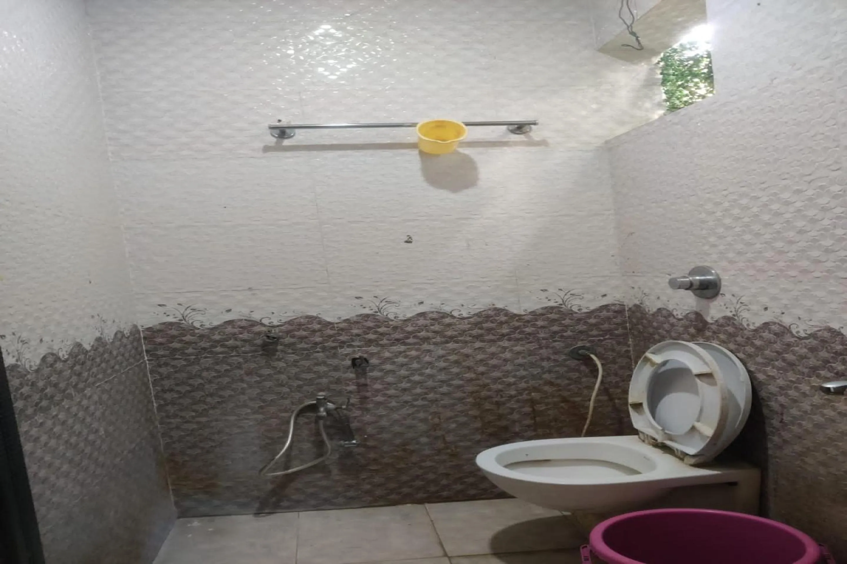 Bathroom in SPOT ON Sunrise Inn