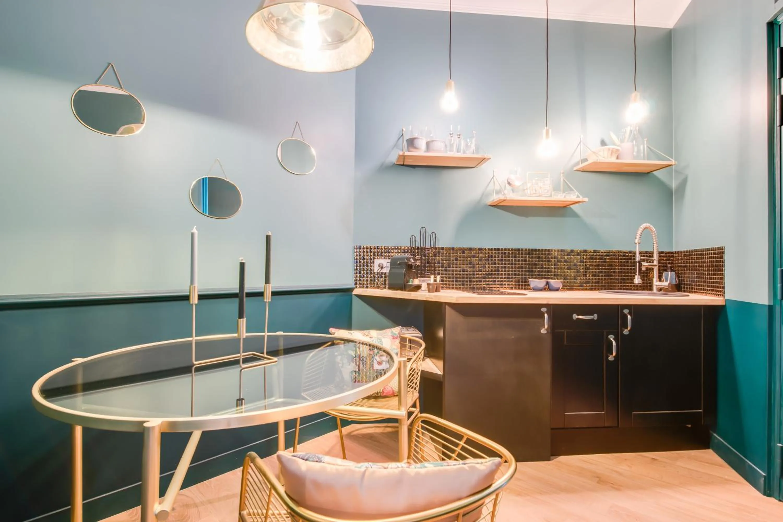 Dining area in The Charming Trocadero Eiffel Tower