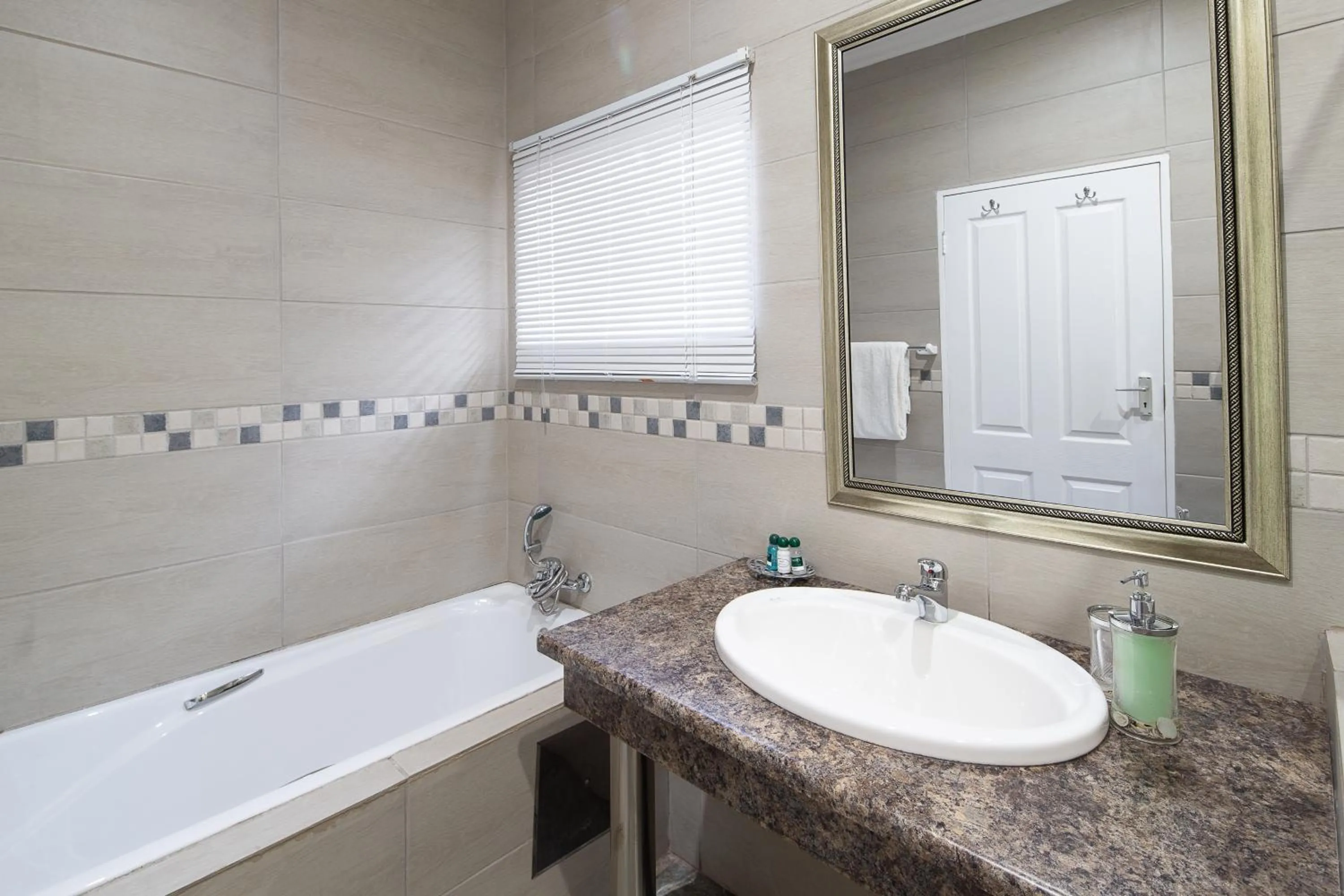 Double Room with Garden View - single occupancy in Stevenski's Guesthouse