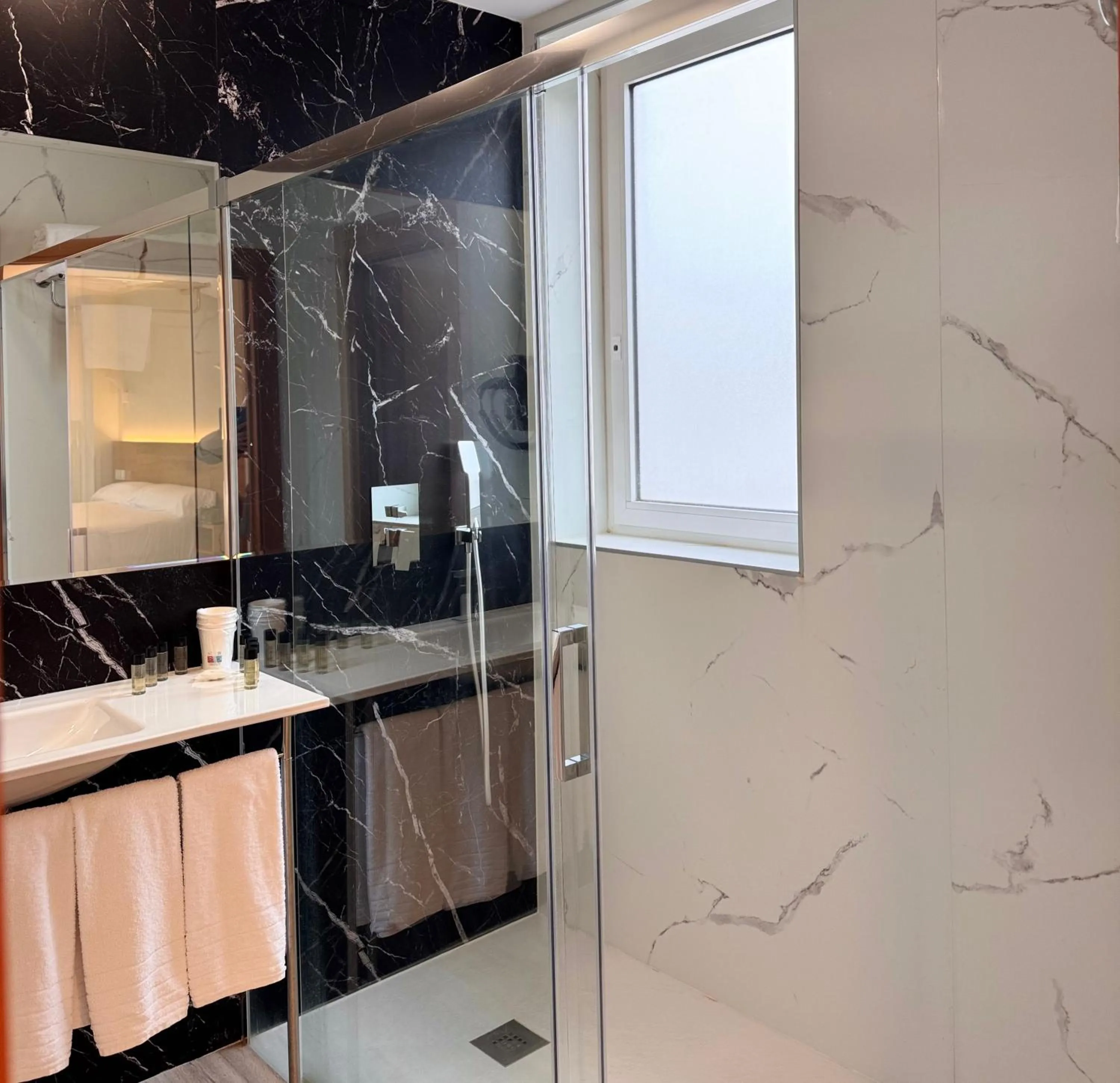 Shower in Hotel Marqués de Aguilar