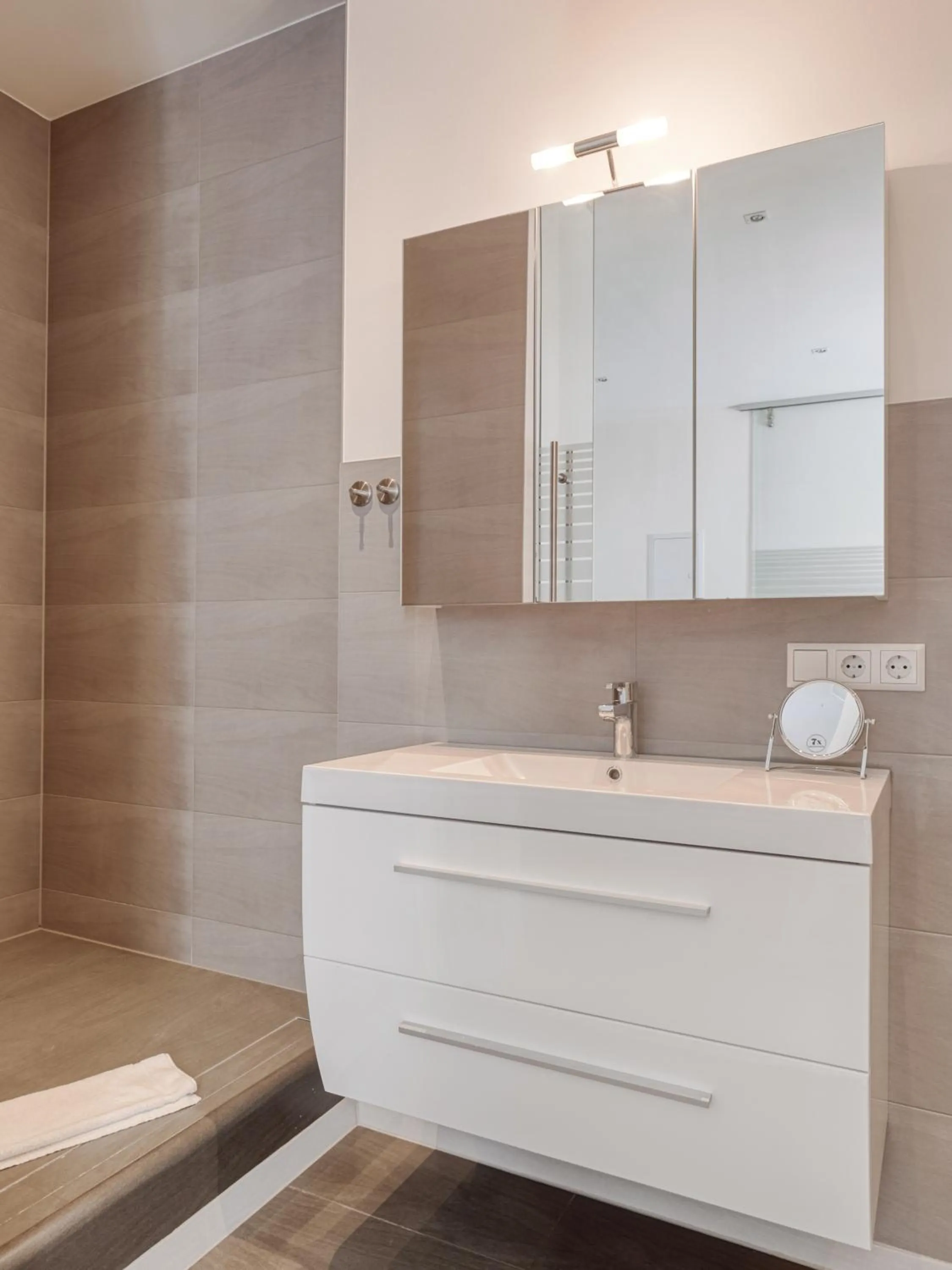 Shower in Limehome Aalen Reichsstädter Str