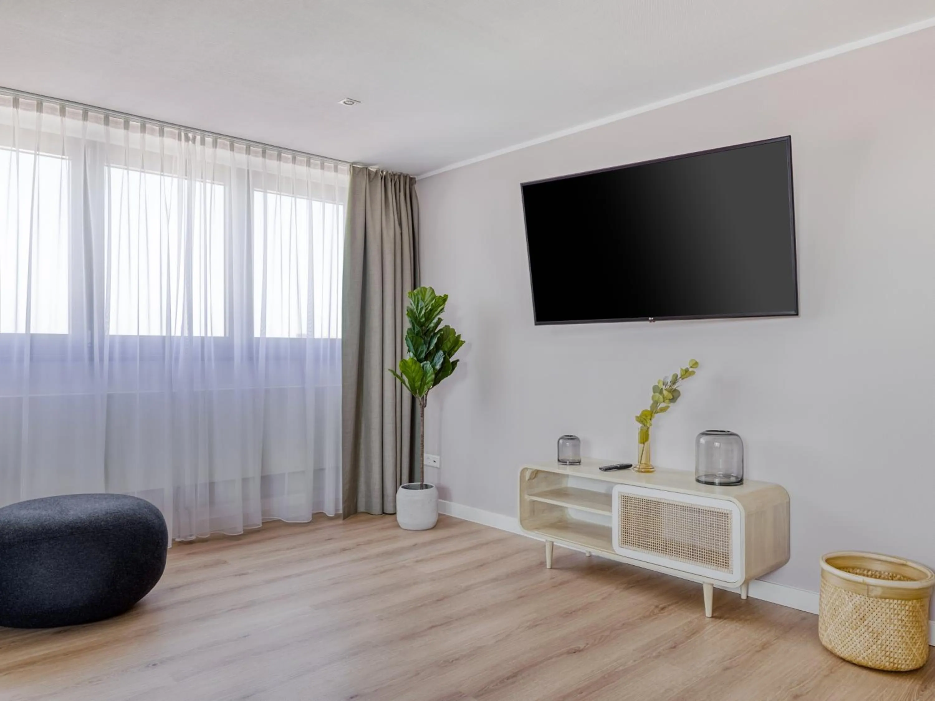 TV and multimedia in Limehome Aalen Reichsstädter Str