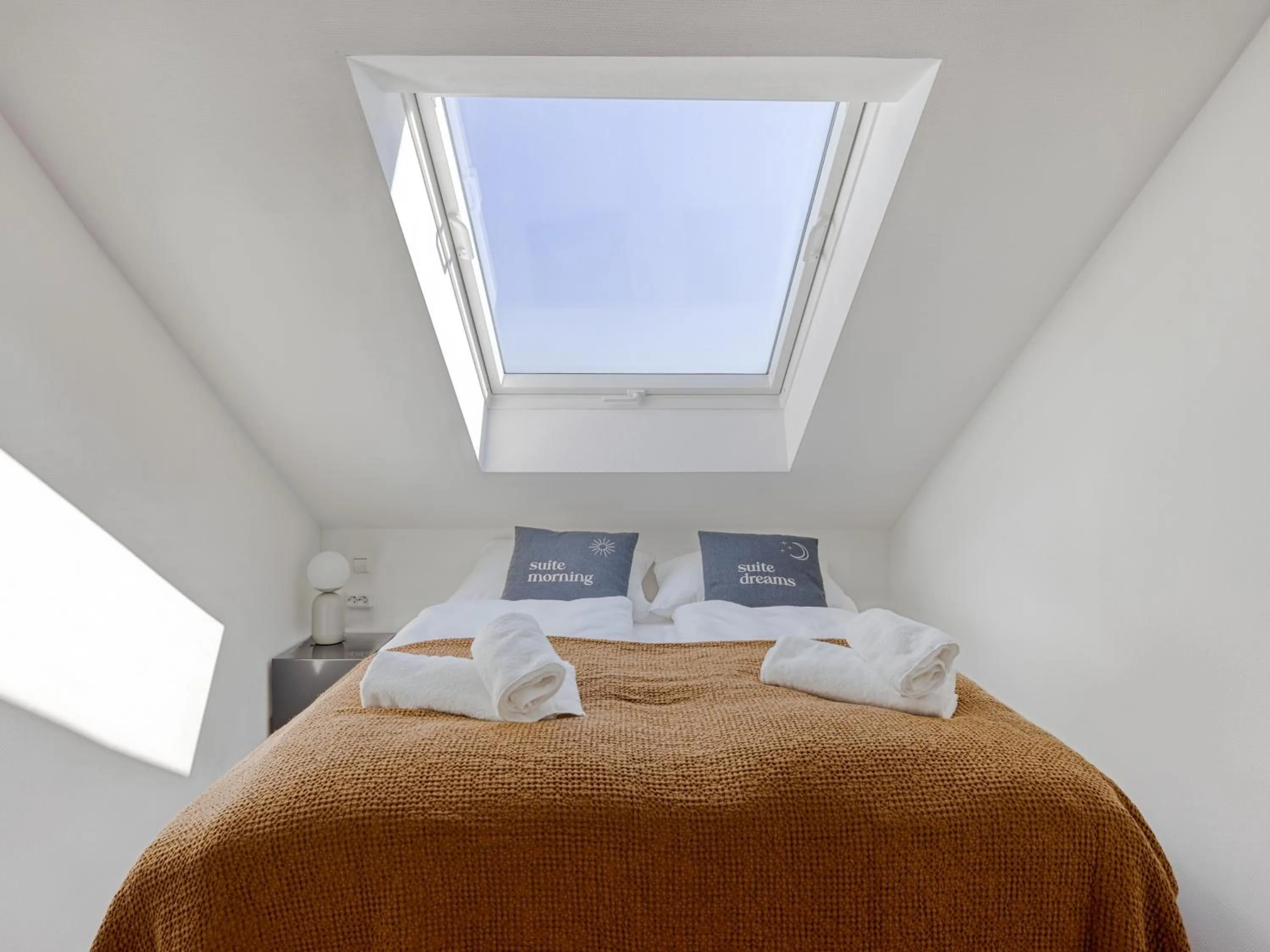 Bed in Limehome Aalen Reichsstädter Str