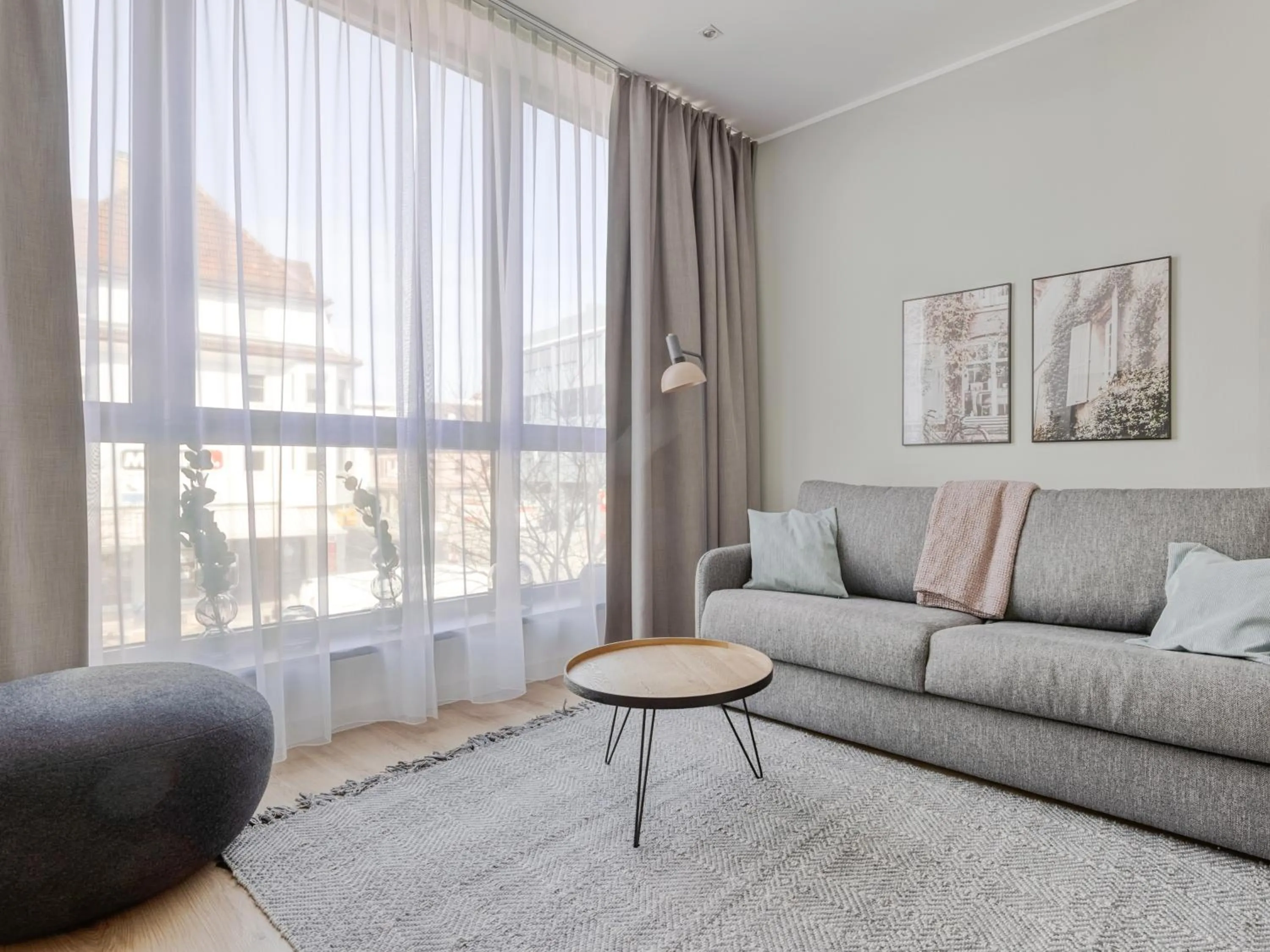 Seating area in Limehome Aalen Reichsstädter Str