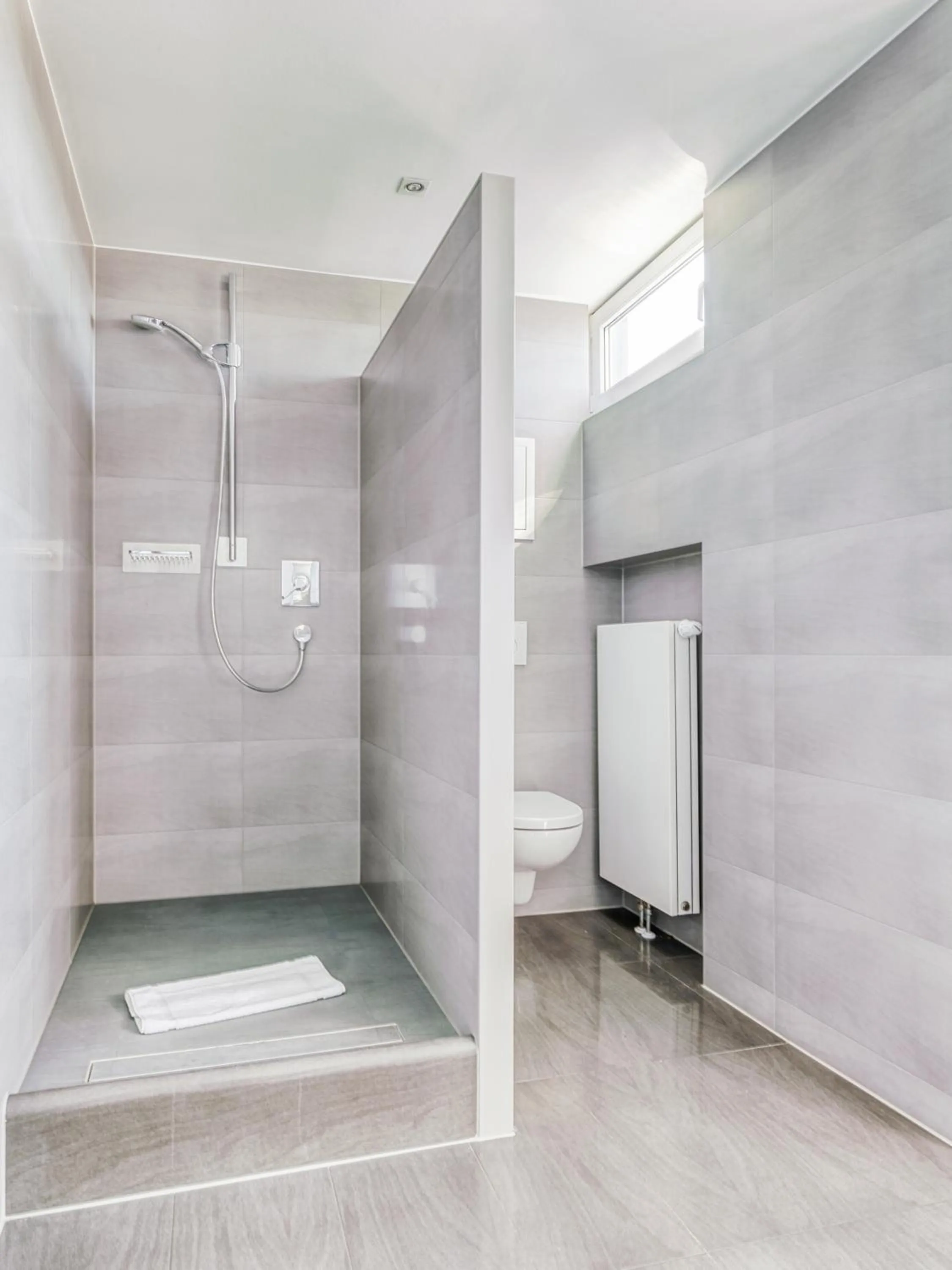 Shower in Limehome Aalen Reichsstädter Str