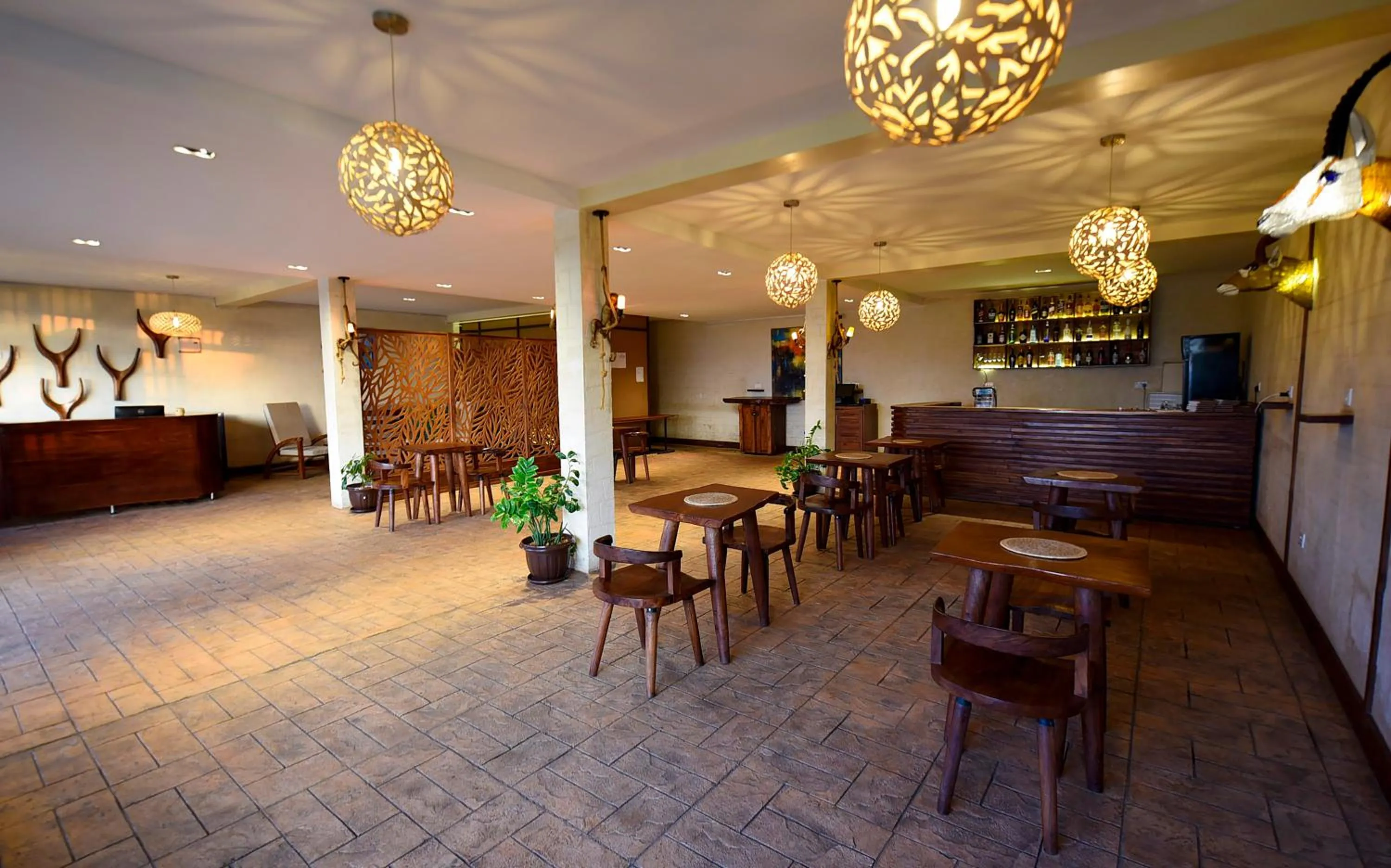 Restaurant/places to eat in Divine Resort & Spa