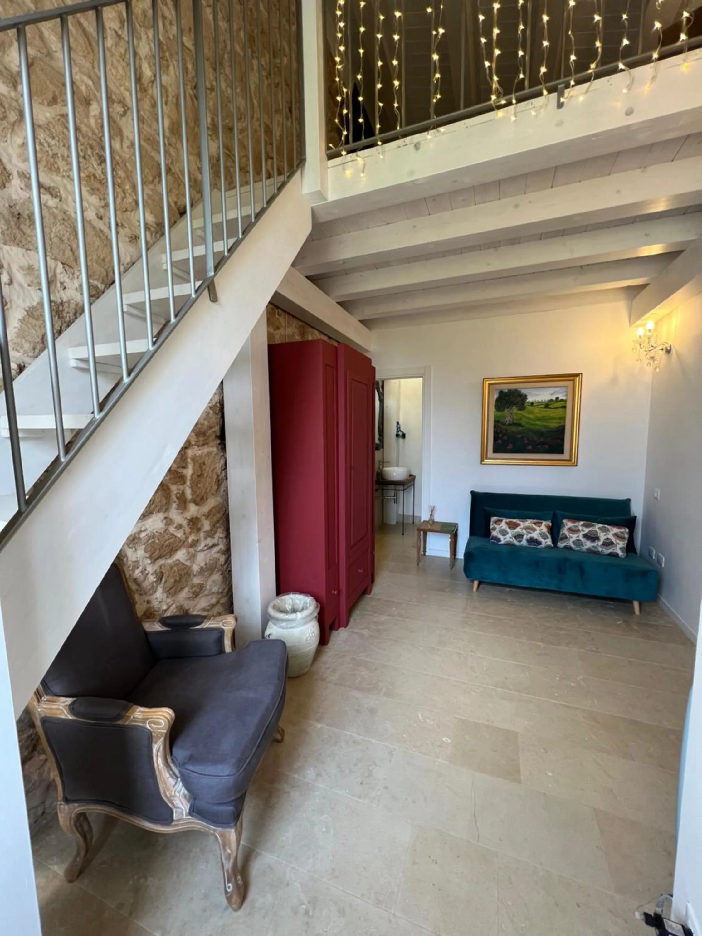 Photo of the whole room in MichaEl garden