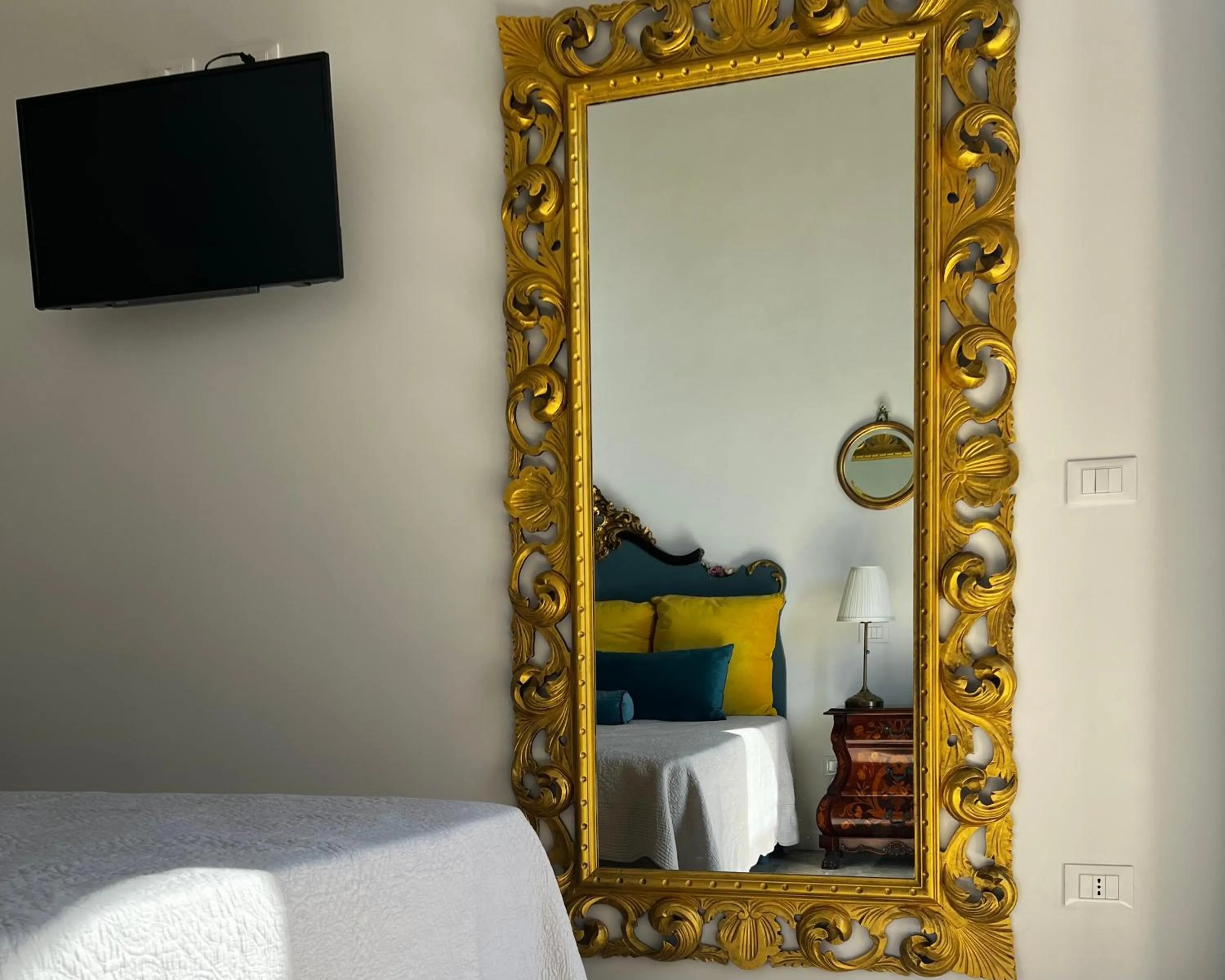 Bedroom, Bed in MichaEl garden