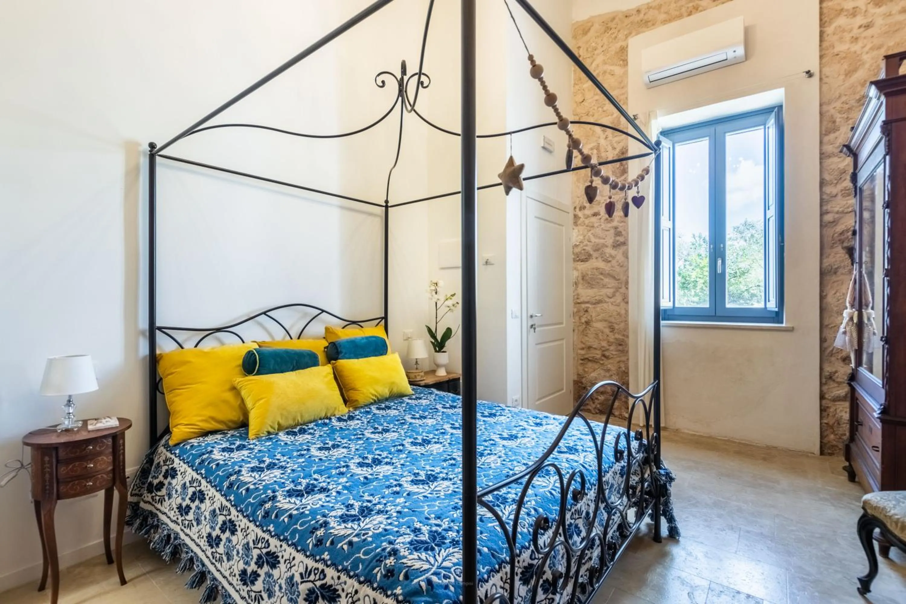 Bedroom, Bed in MichaEl garden