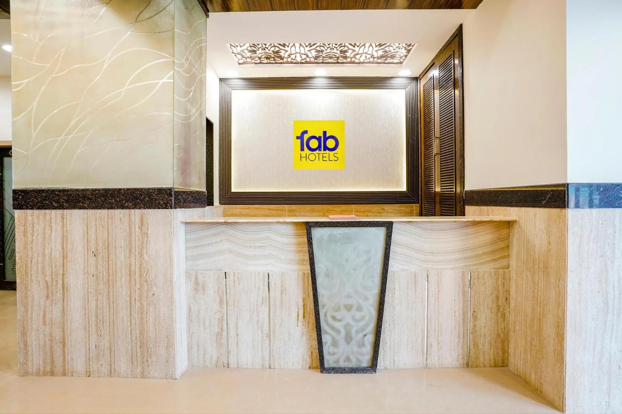 Lobby or reception in FabHotel Kamran Residency - Nr LBS Marg