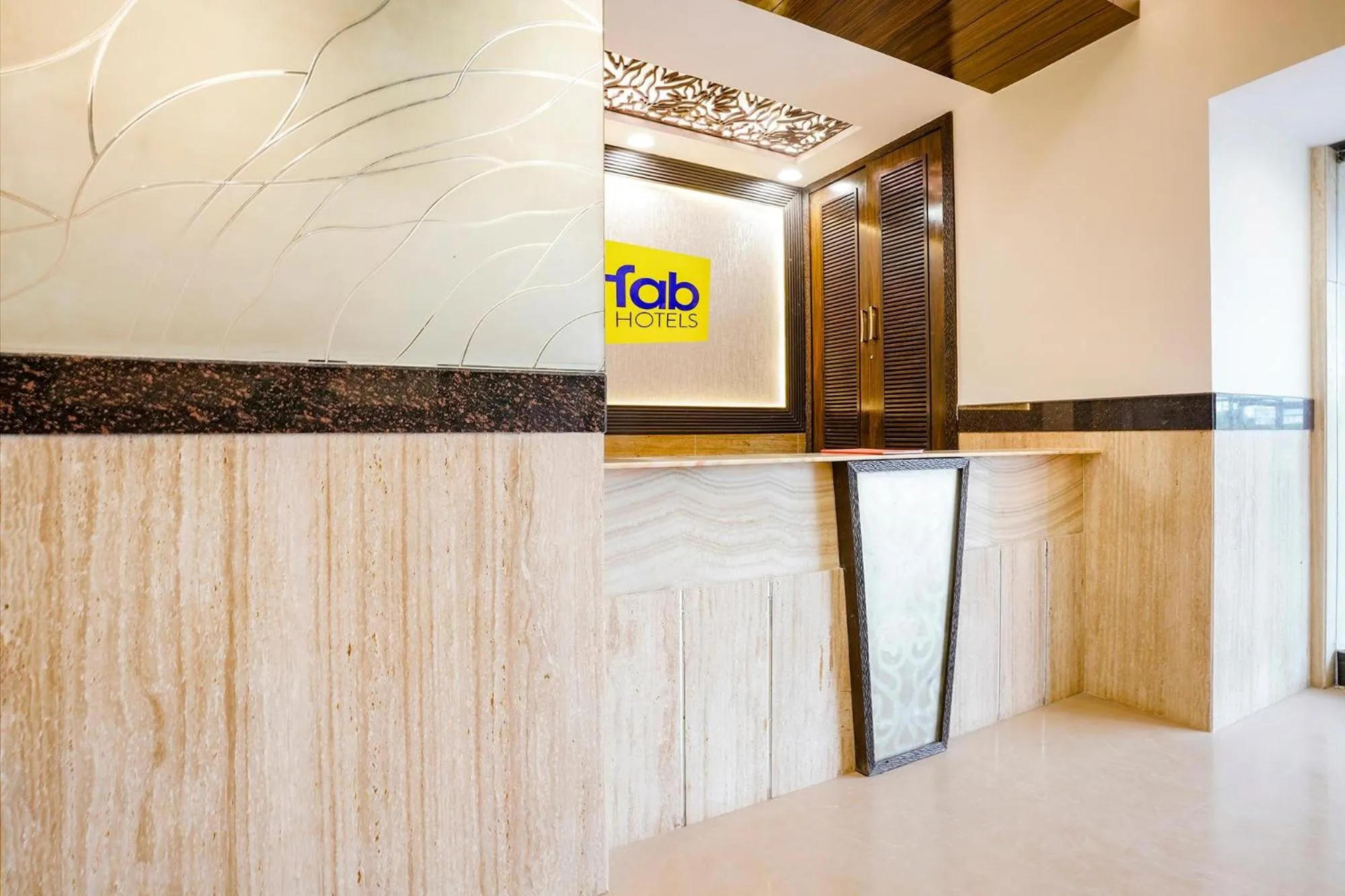 Lobby or reception in FabHotel Kamran Residency - Nr LBS Marg