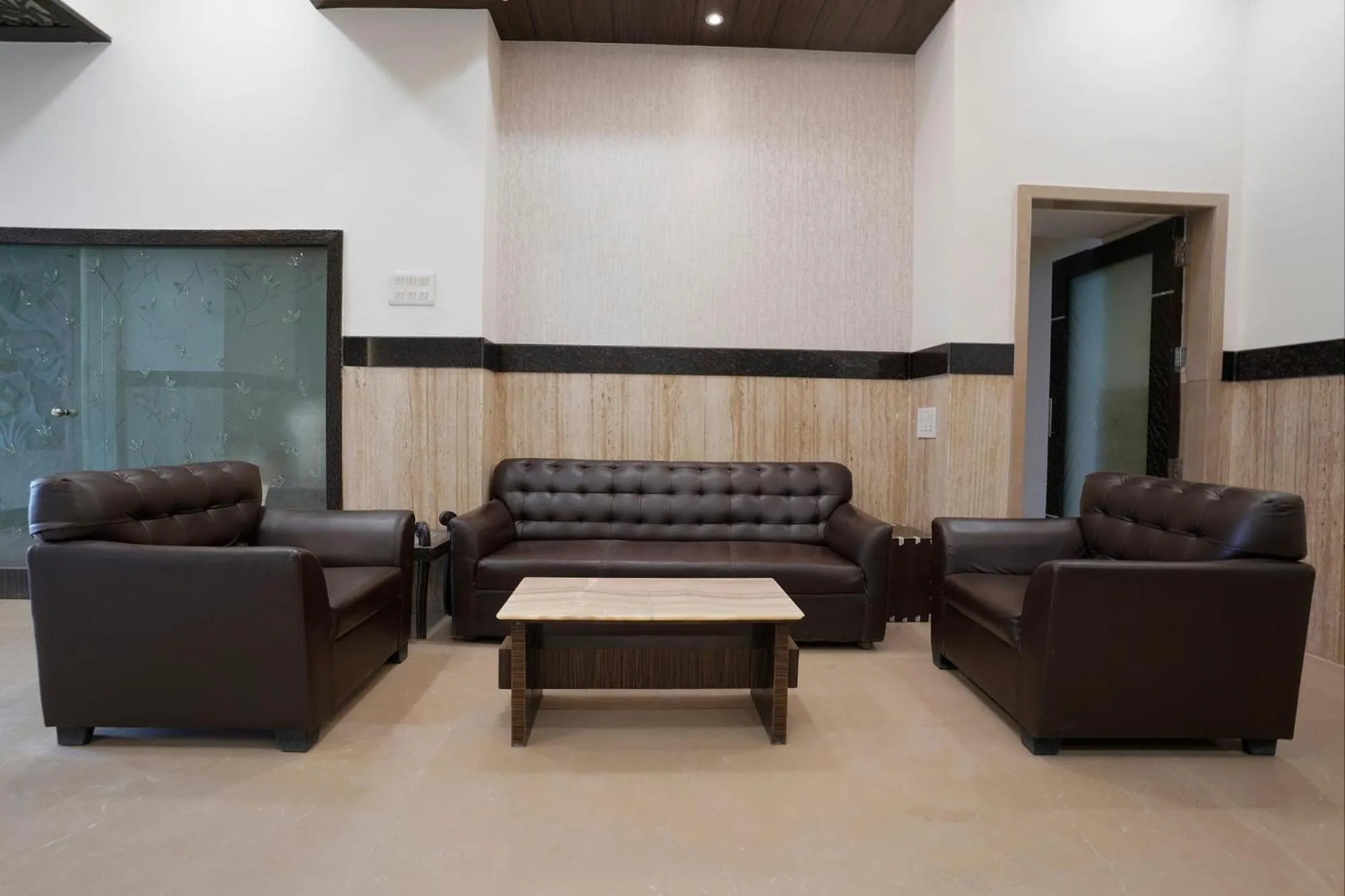 Seating area in FabHotel Kamran Residency - Nr LBS Marg