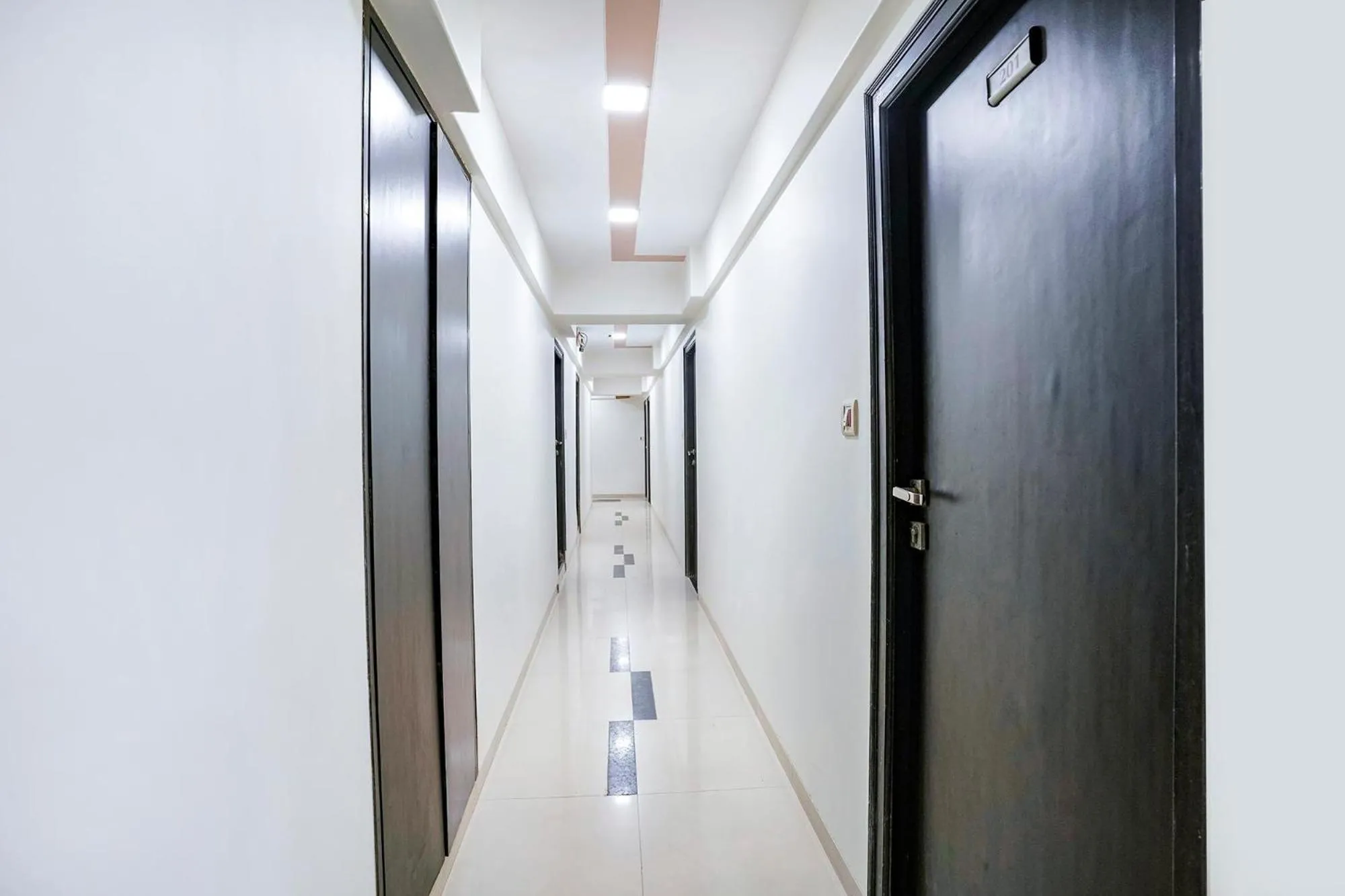 Lobby or reception in FabHotel Kamran Residency - Nr LBS Marg