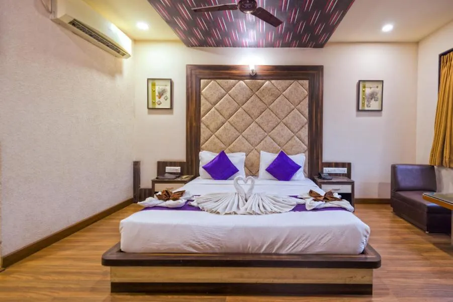 Bedroom, Bed in Sheetal International