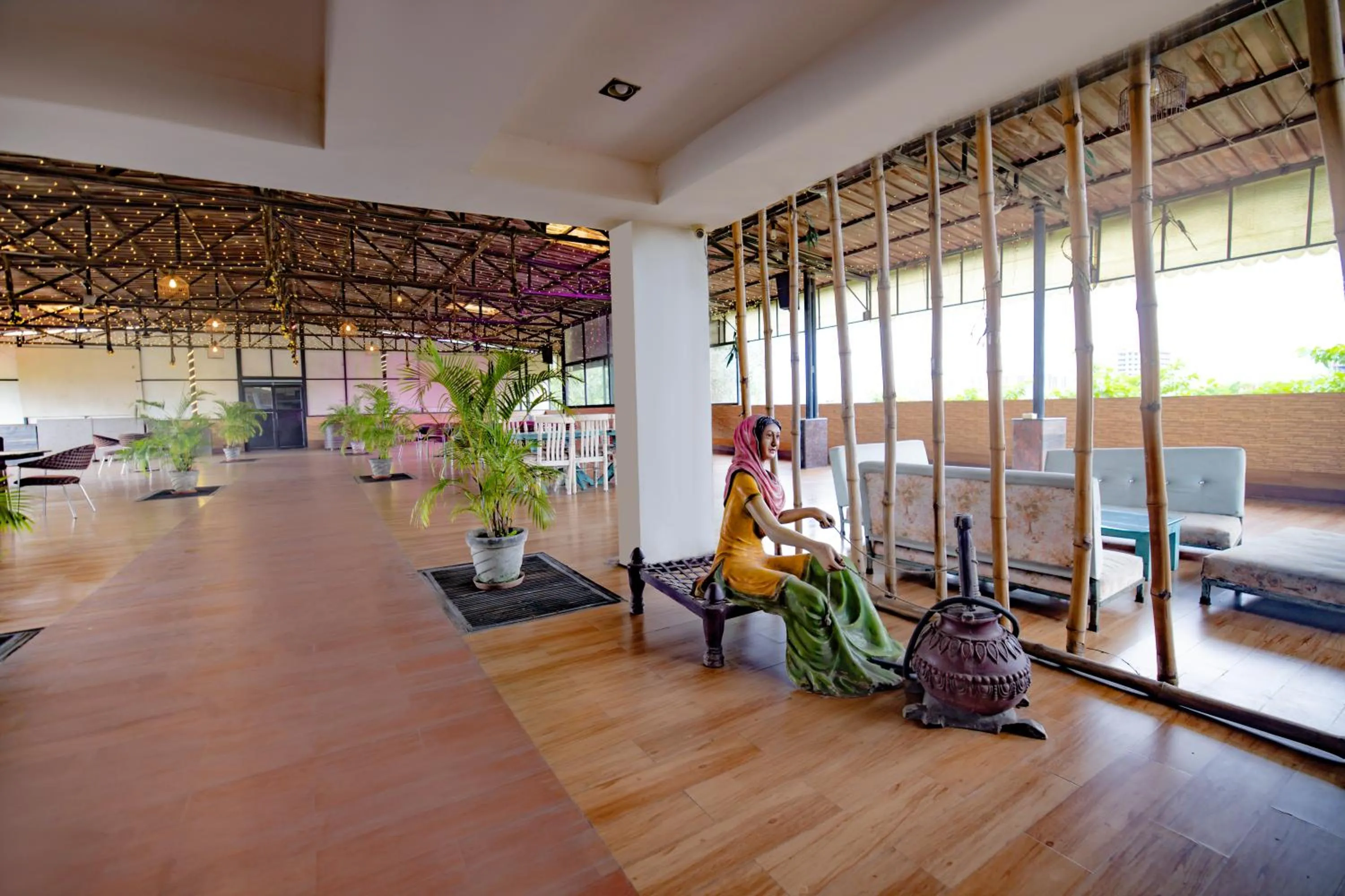 Restaurant/places to eat in Sheetal International