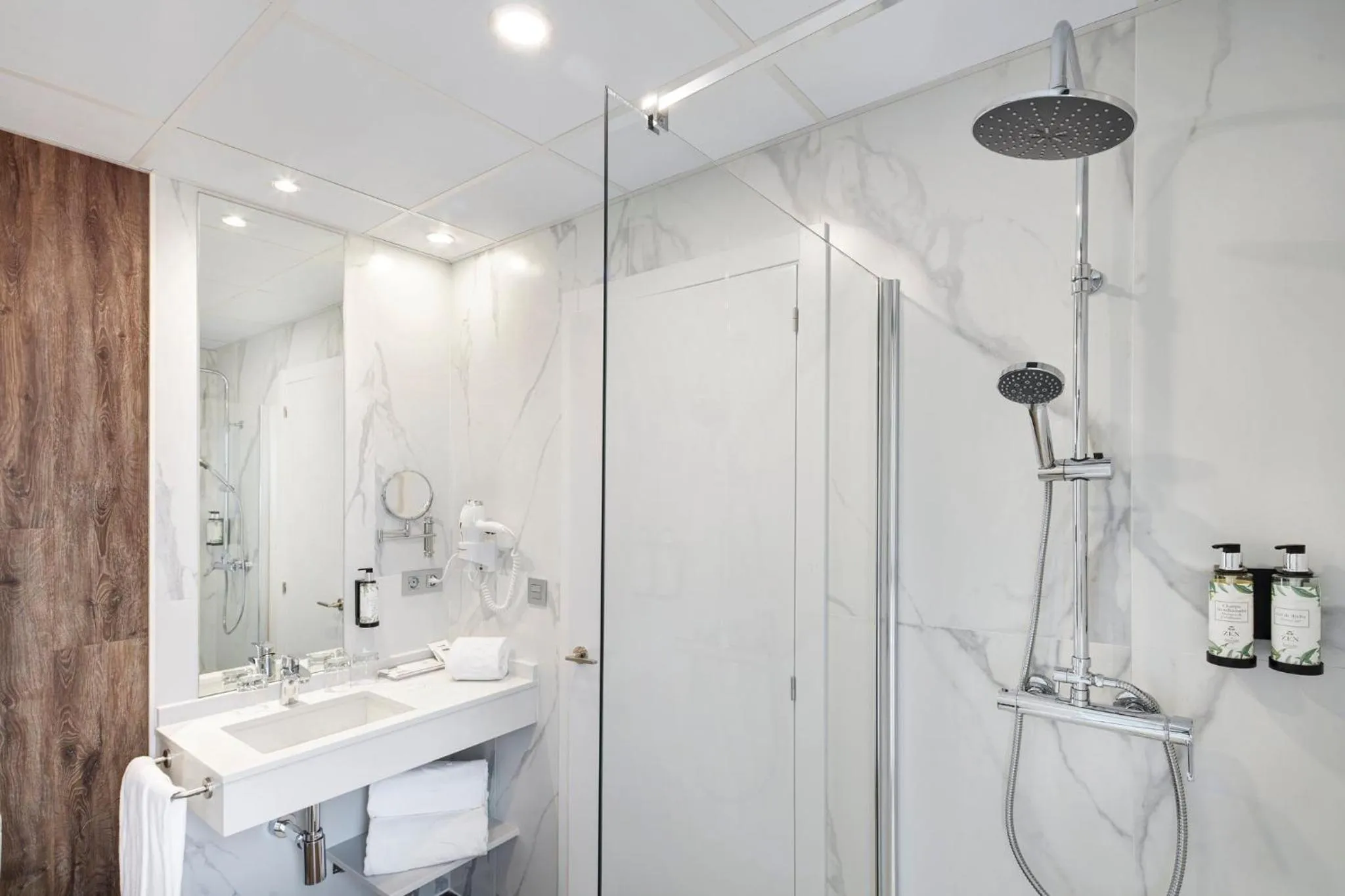 Bathroom in Sercotel Córdoba Delicias